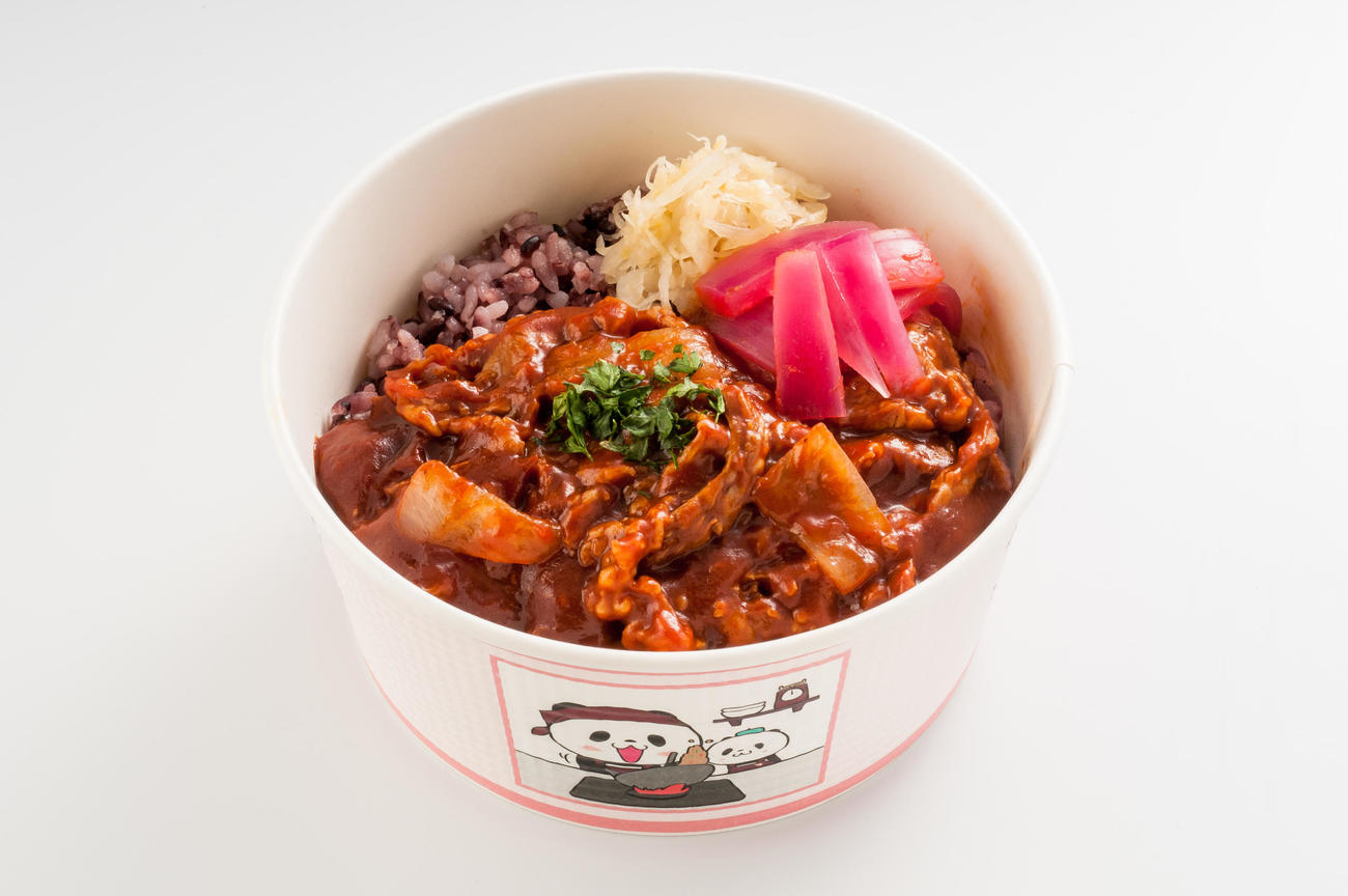 おいしいメニューがいっぱい。写真はトマトビーフハヤシ（楽天野球団提供）