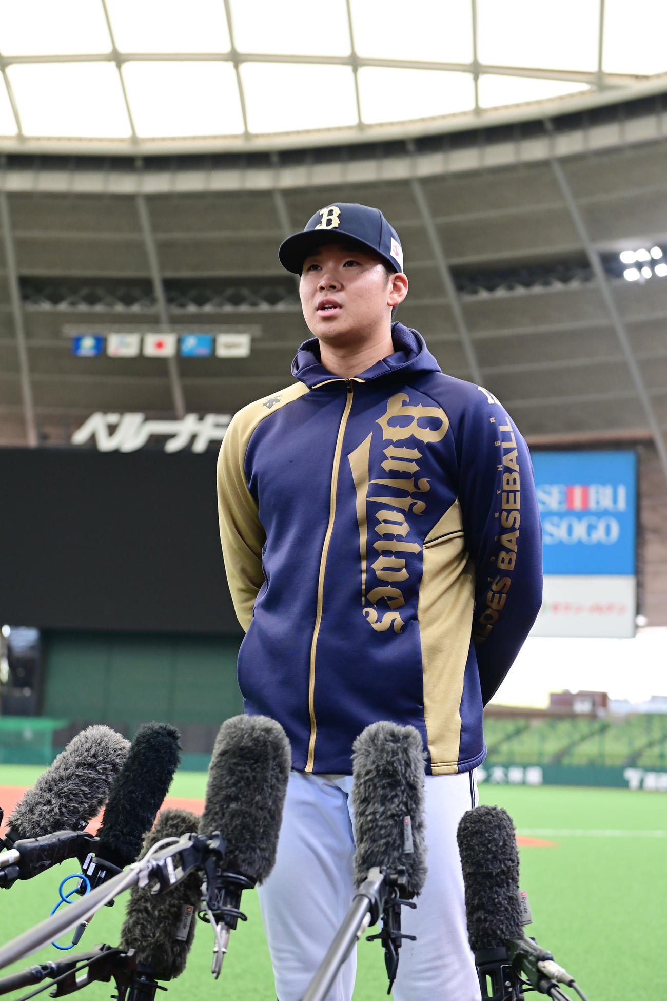 開幕戦の先発が決まり笑顔で意気込みを語るオリックス山下（撮影・小沢裕）