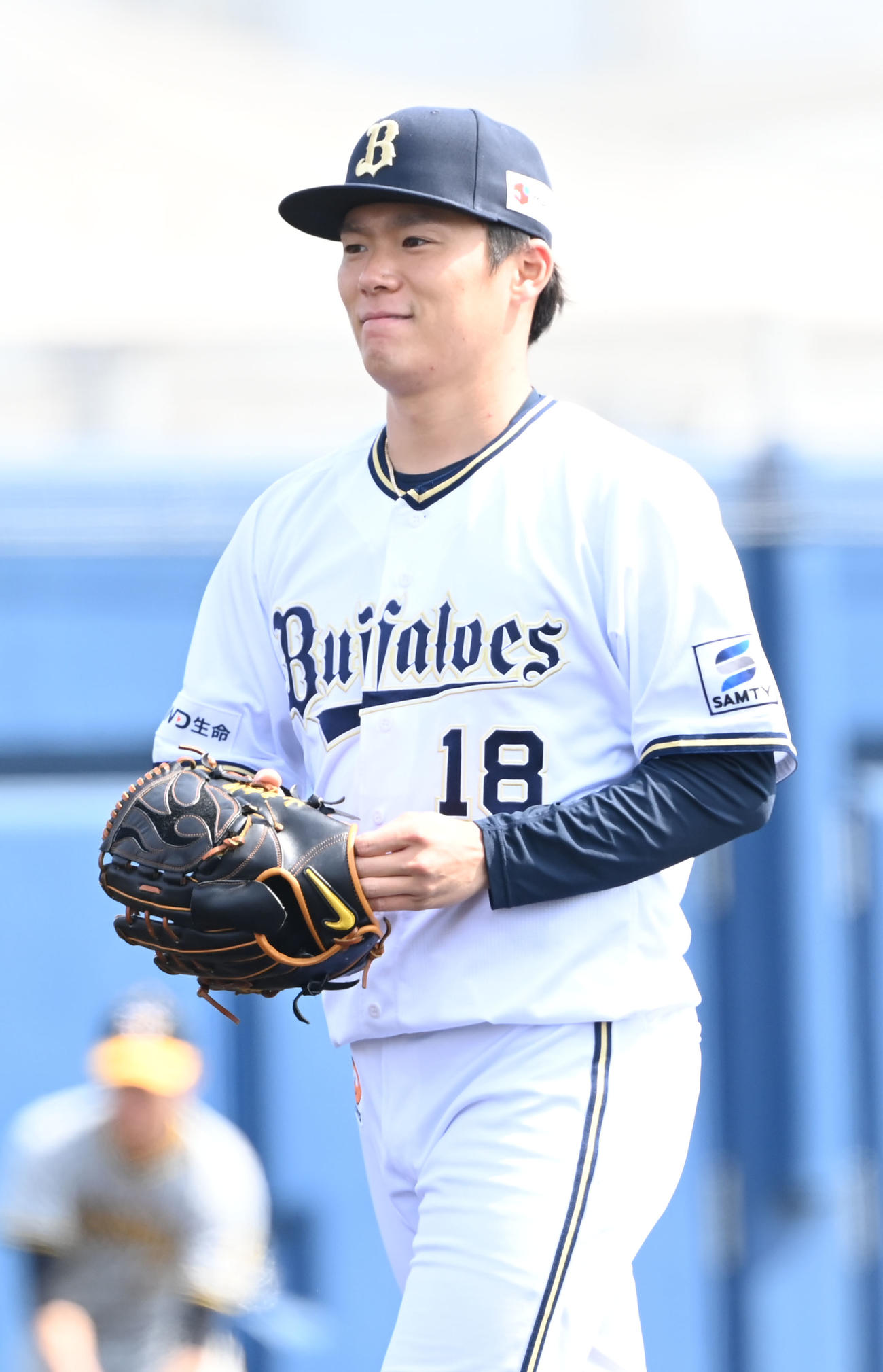 オリックス対阪神　5回を追え、笑顔でベンチに戻るオリック山本（撮影・和賀正仁）