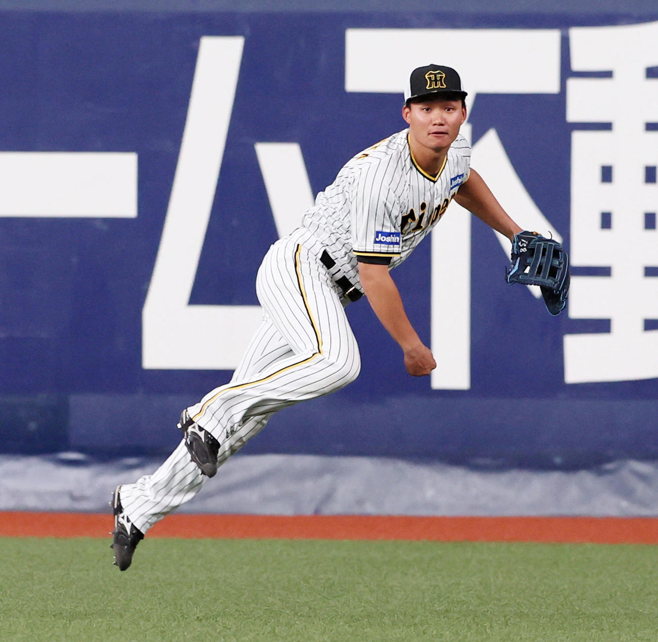 シートノックで返球する森下（撮影・加藤哉）