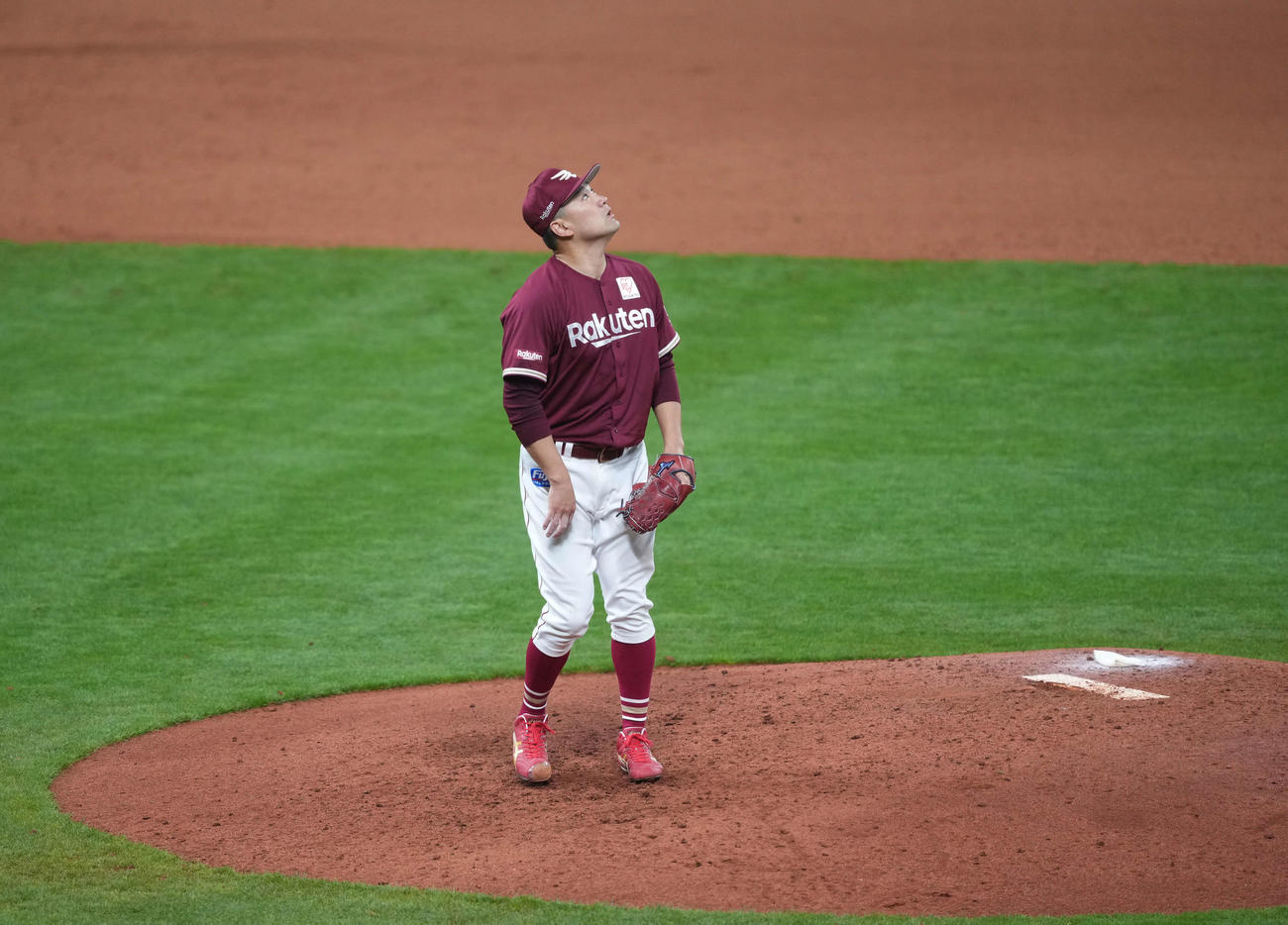 日本ハム対楽天　6回裏日本ハム1死満塁、野村に中犠飛を浴びる田中将（撮影・井上学）