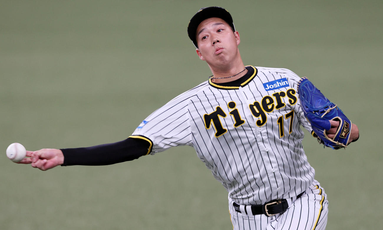キャッチボールで調整する青柳（撮影・加藤哉）