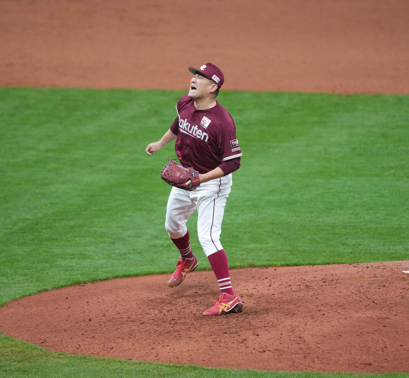 日本ハム対楽天　5回、気合の表情を浮かべる田中将（撮影・井上学）