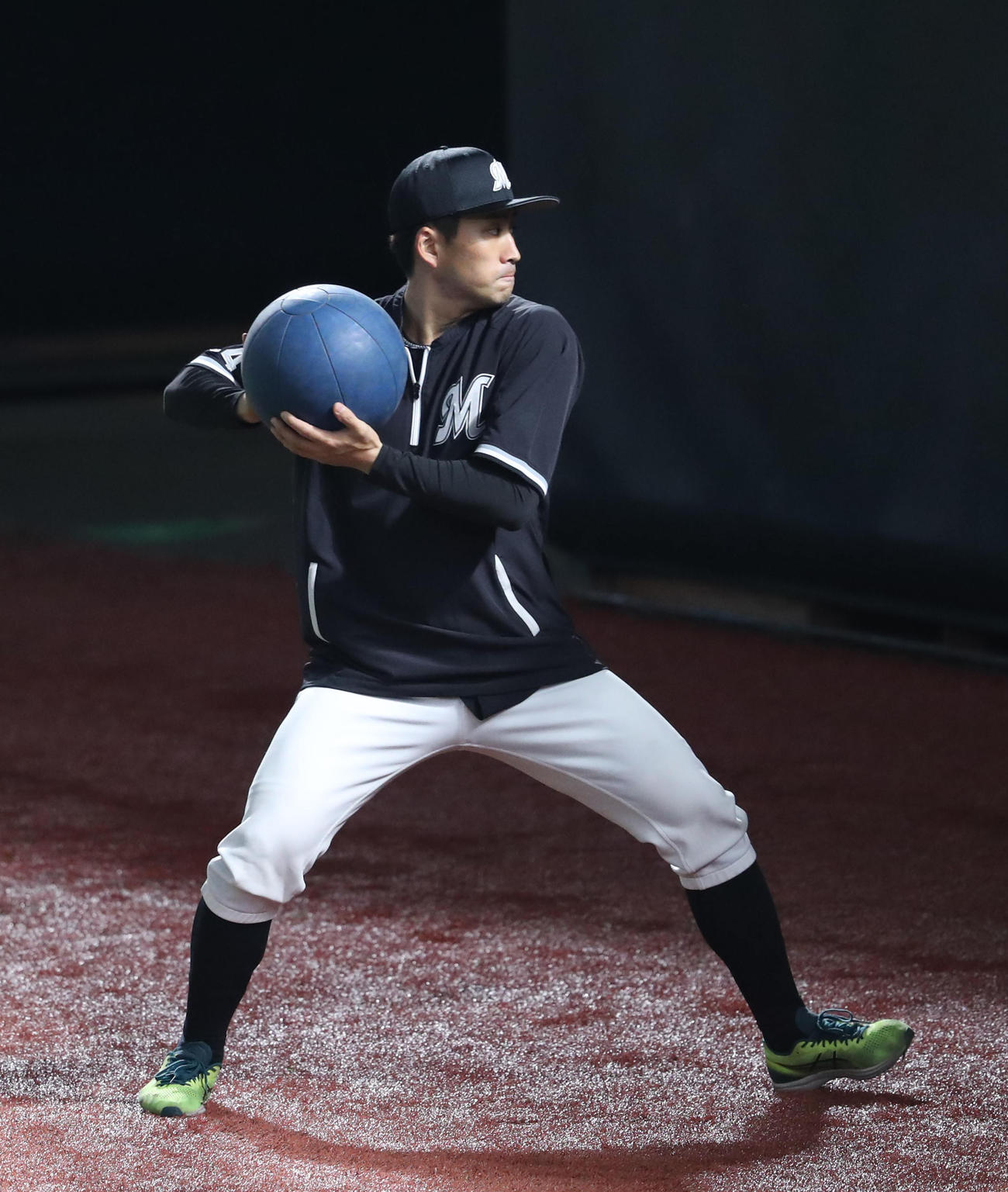トレーニングをする小島和哉（撮影・梅根麻紀）