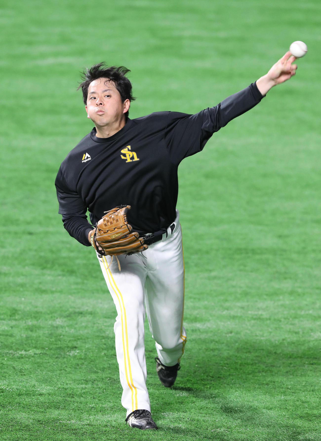 キャッチボールで調整する大関（撮影・梅根麻紀）