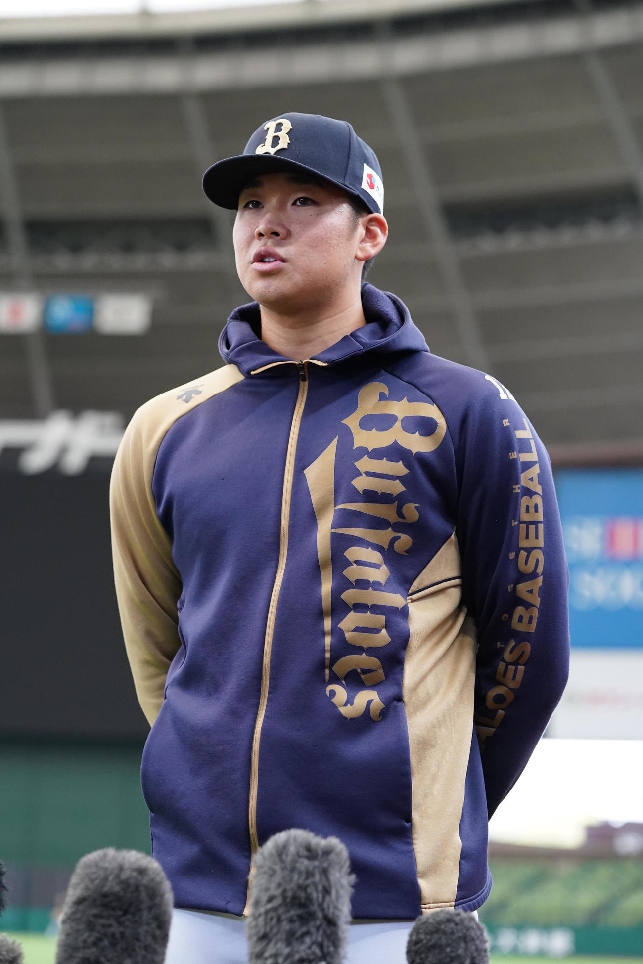 開幕戦の先発が決まり笑顔で意気込みを語るオリックス山下（撮影・小沢裕）
