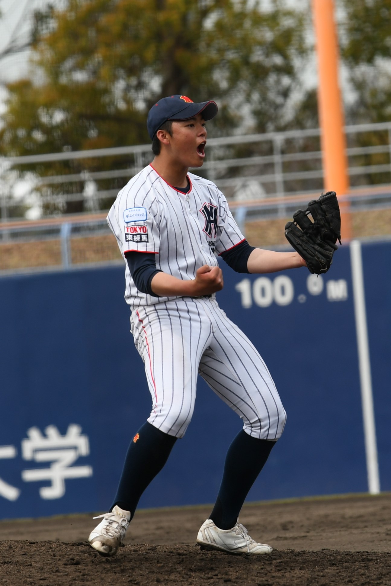 東練馬対中本牧　3者三振で締めくくった東練馬・新倉大輝（撮影・久我悟）
