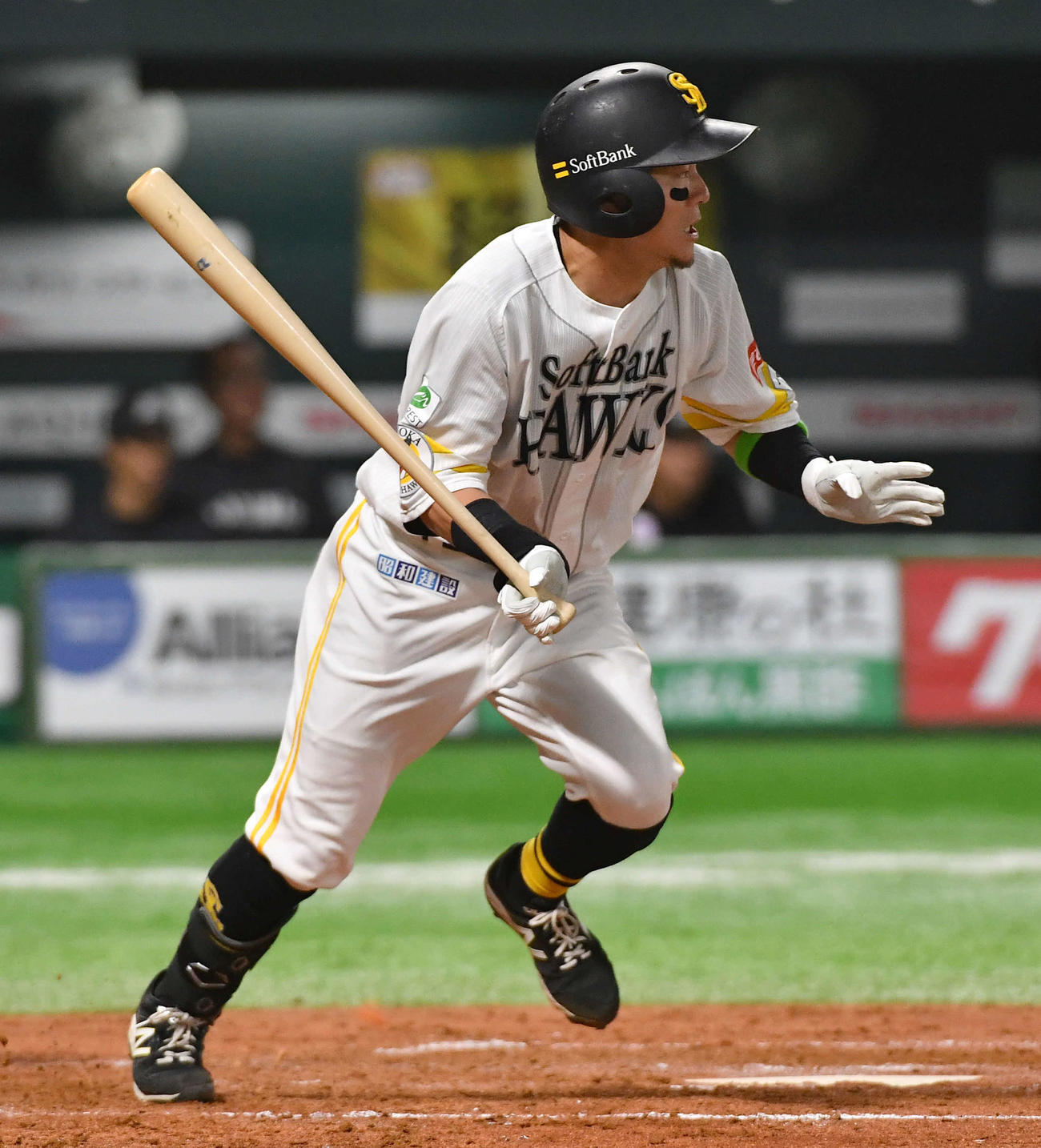 ソフトバンク対ロッテ　3回裏ソフトバンク1死、三内野安打で出塁する牧原大（撮影・岩下翔太）
