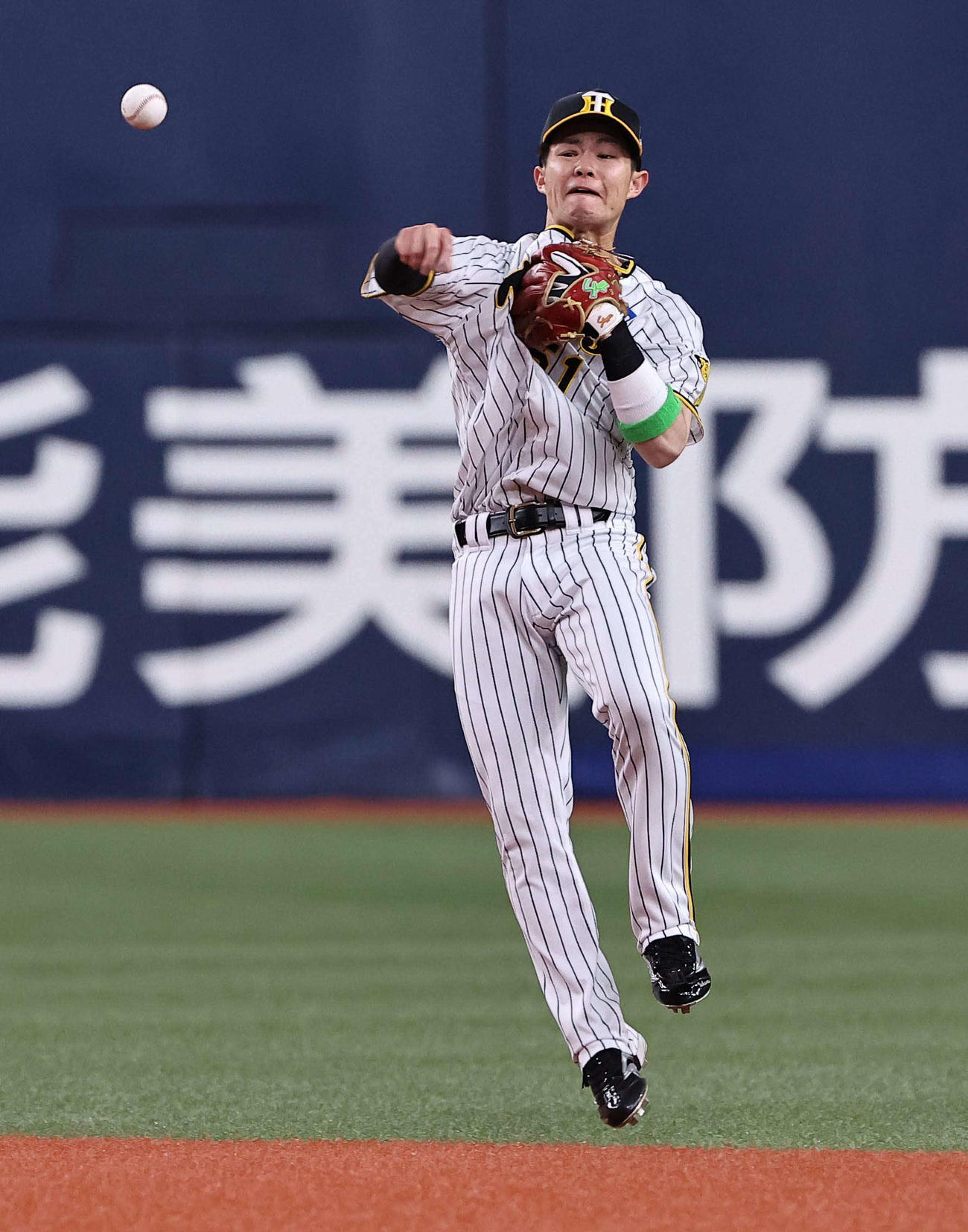 阪神対DeNA 1回表DeNA1死、中野拓夢は林琢真の二ゴロを軽快にさばく（撮影・上田博志）