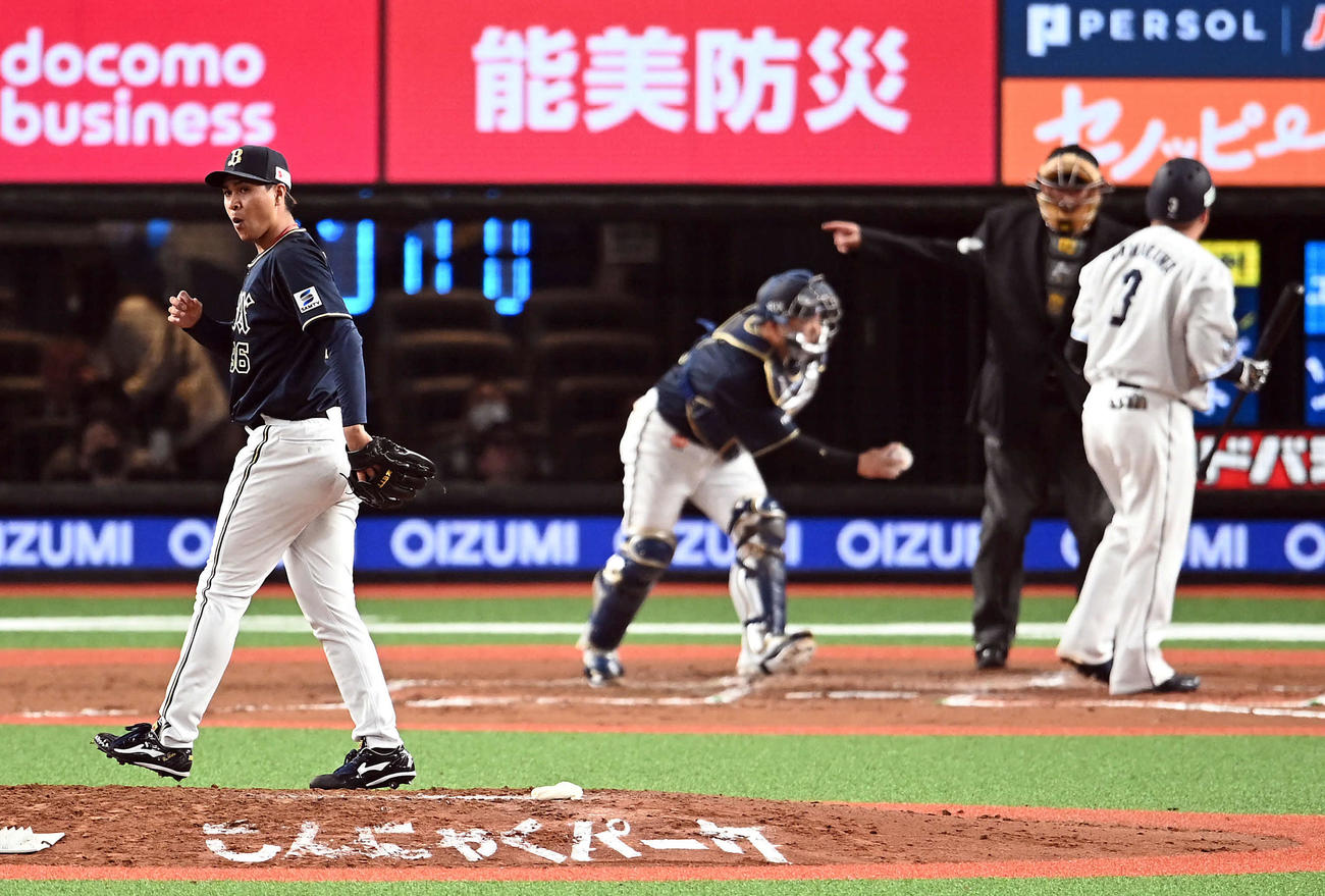 西武対オリックス　6回裏西武1死二塁、山川を空振り三振に仕留める宇田川（撮影・たえ見朱実）