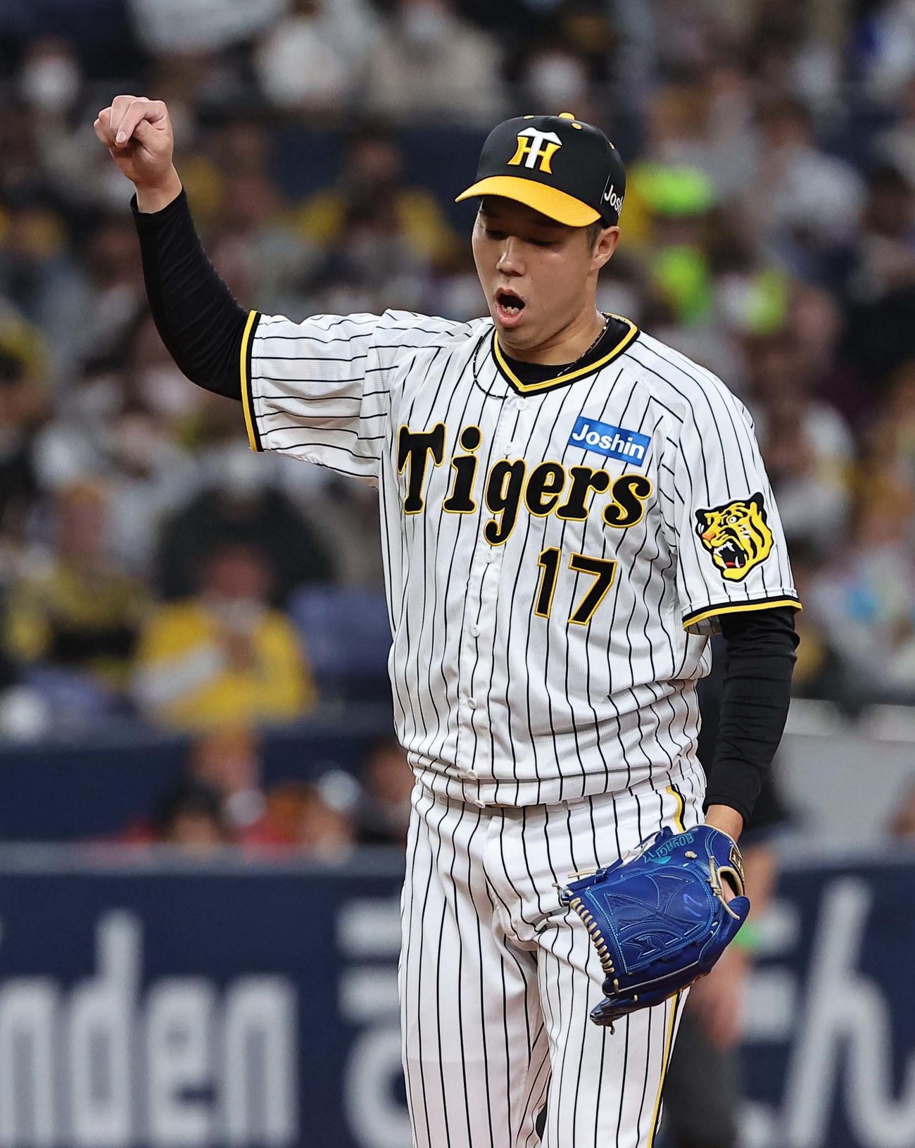 阪神対DeNA　初回を3者凡退に抑えた青柳は雄たけびをあげる（撮影・上田博志）