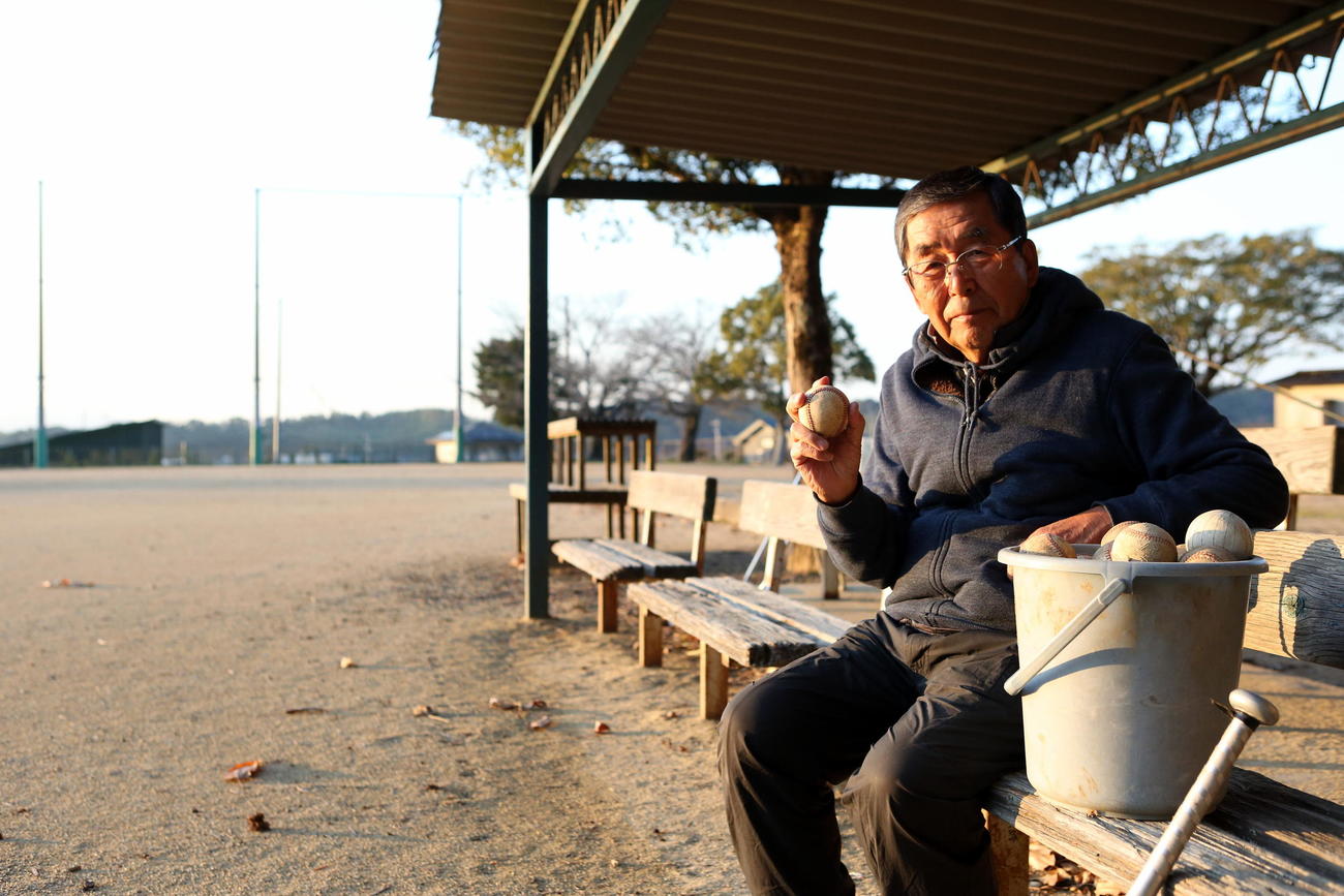 ヤクルト村上が熊本東シニア時代に練習していた益城町の福田グラウンド。浜田雅之さんは当時の村上の場外弾ボールを今でもバケツいっぱいにして保管している。当時、村上の打球は奥に見えるフェンスを悠々と越えていった（撮影・三須一紀）