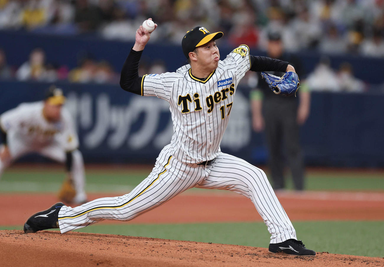 阪神対DeNA　力投する阪神先発の青柳（撮影・前田充）