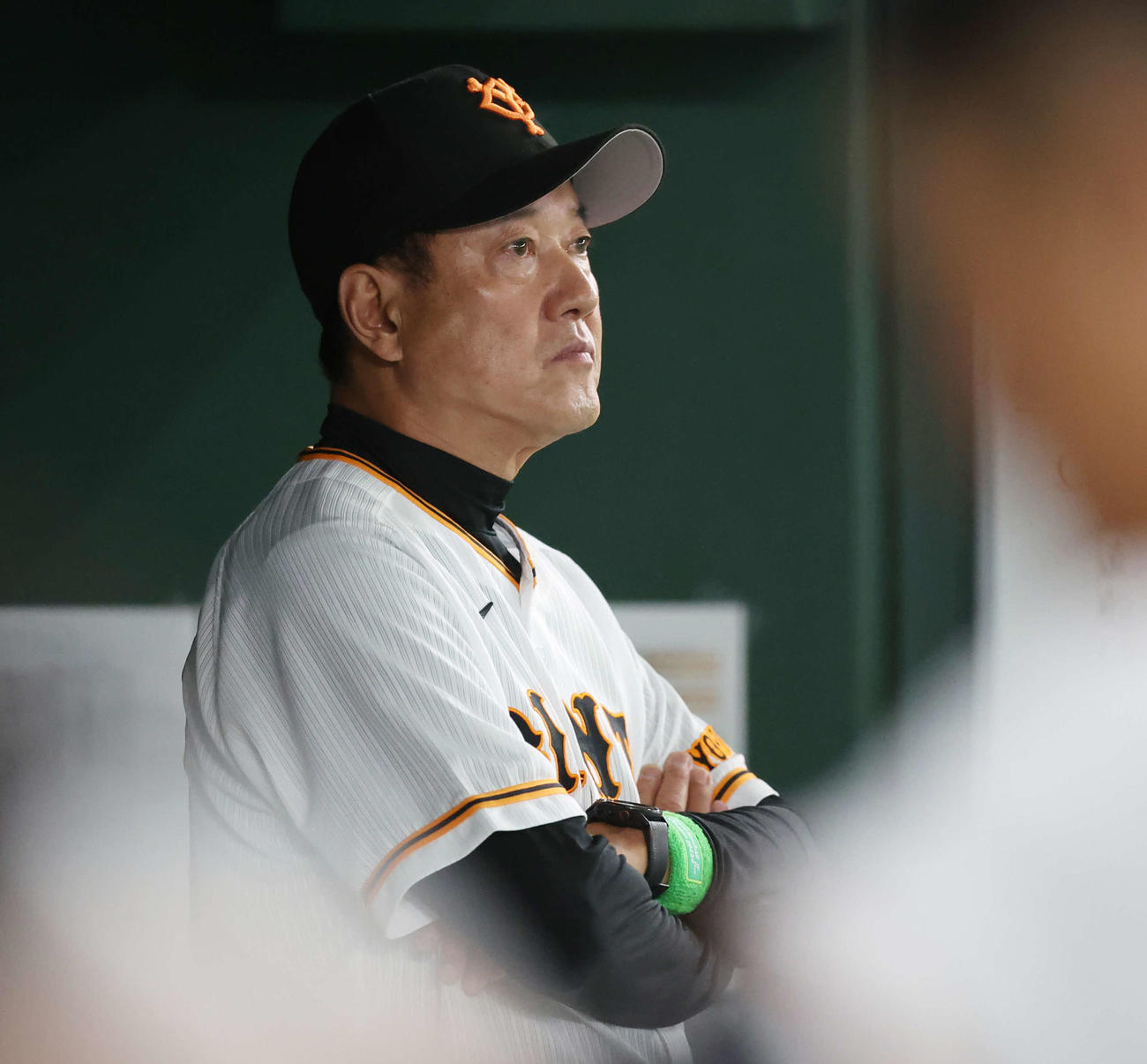巨人対中日　ベンチから見つめる巨人原監督（撮影・宮地輝）