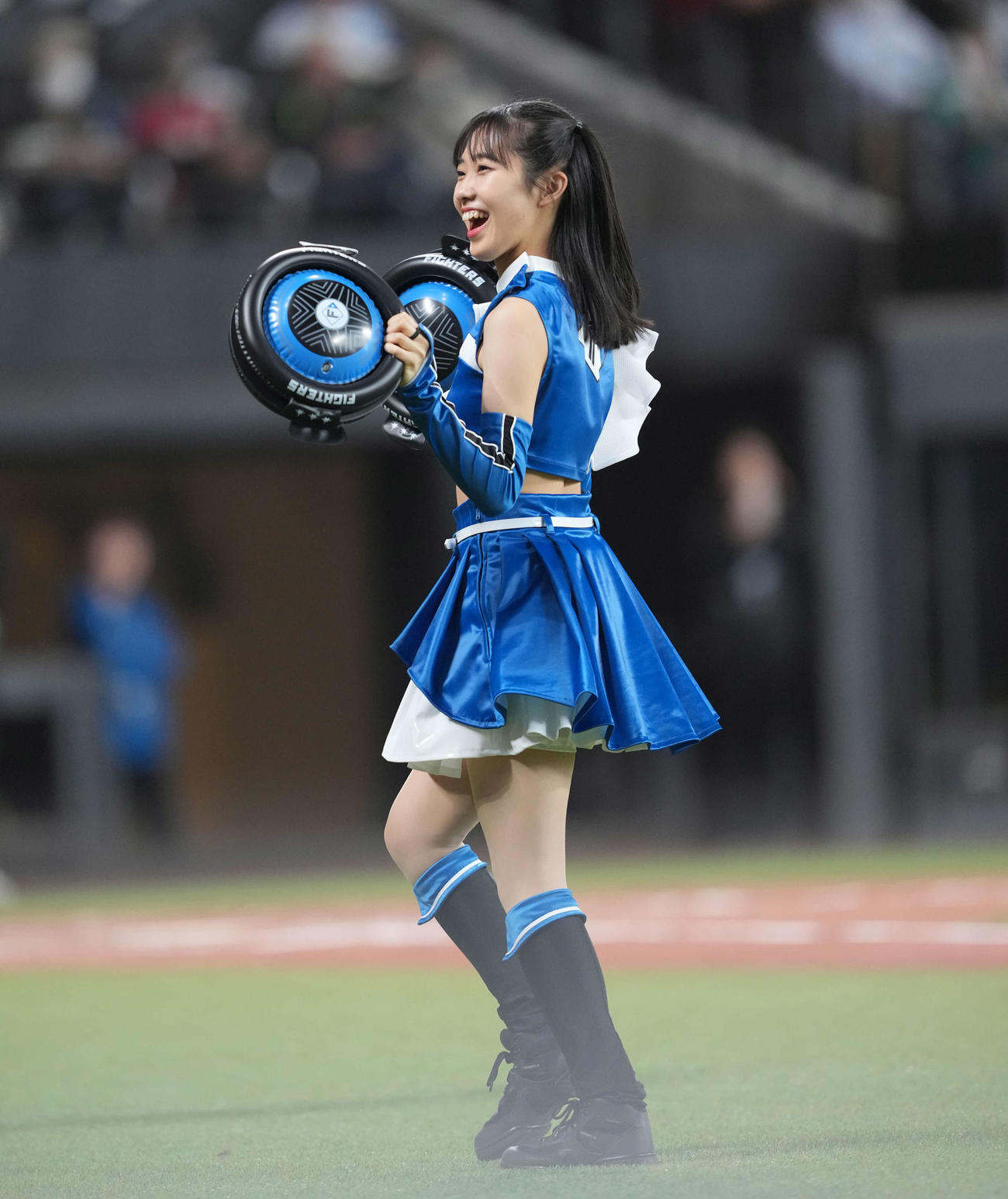 日本ハム対楽天　ジンギスカンダンスを躍るファイターズガール（撮影・井上学）