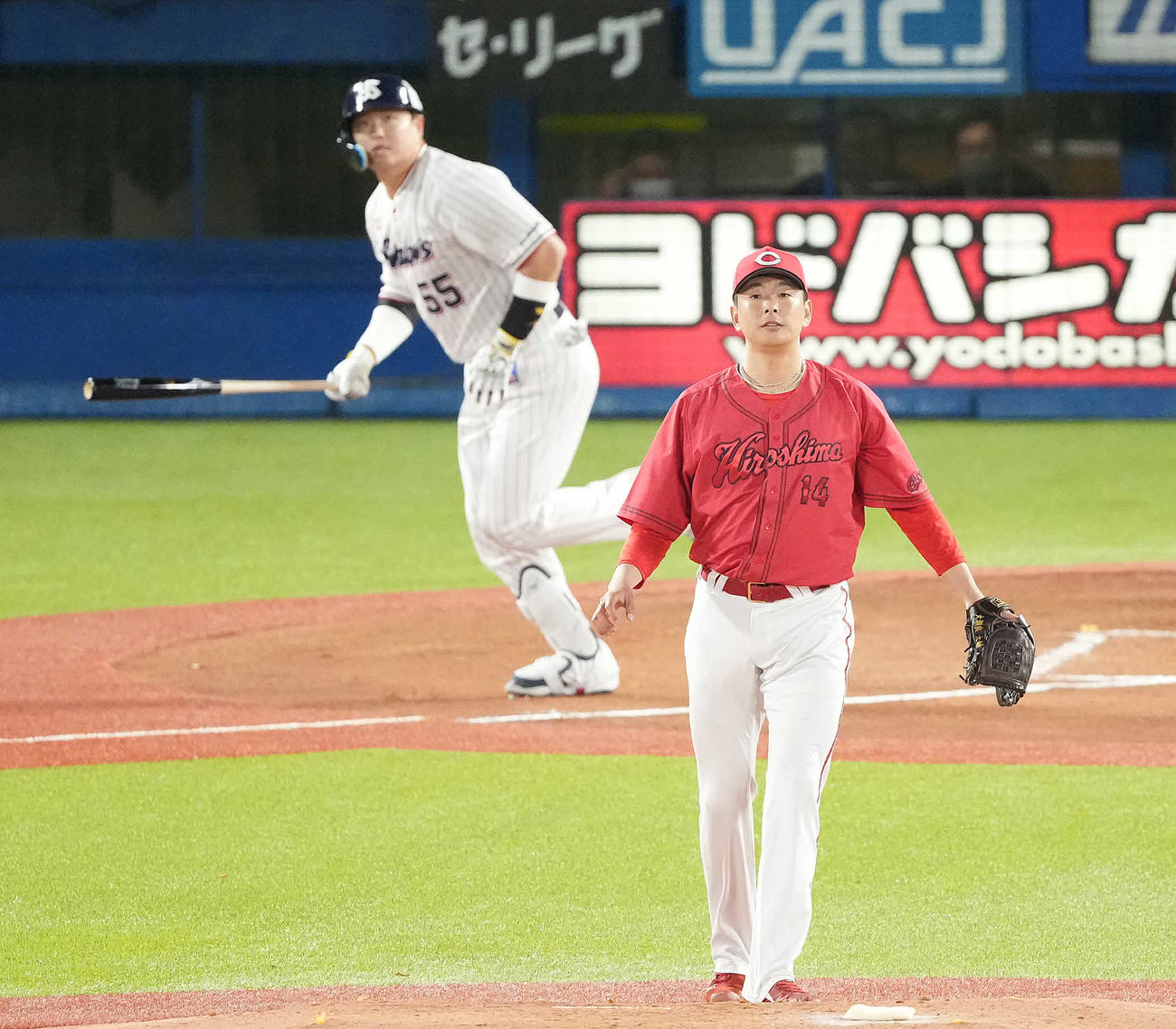 ヤクルト対広島　1回裏ヤクルト2死二塁、村上に先制の中越え2点本塁打を浴びる大瀬良（撮影・鈴木みどり）