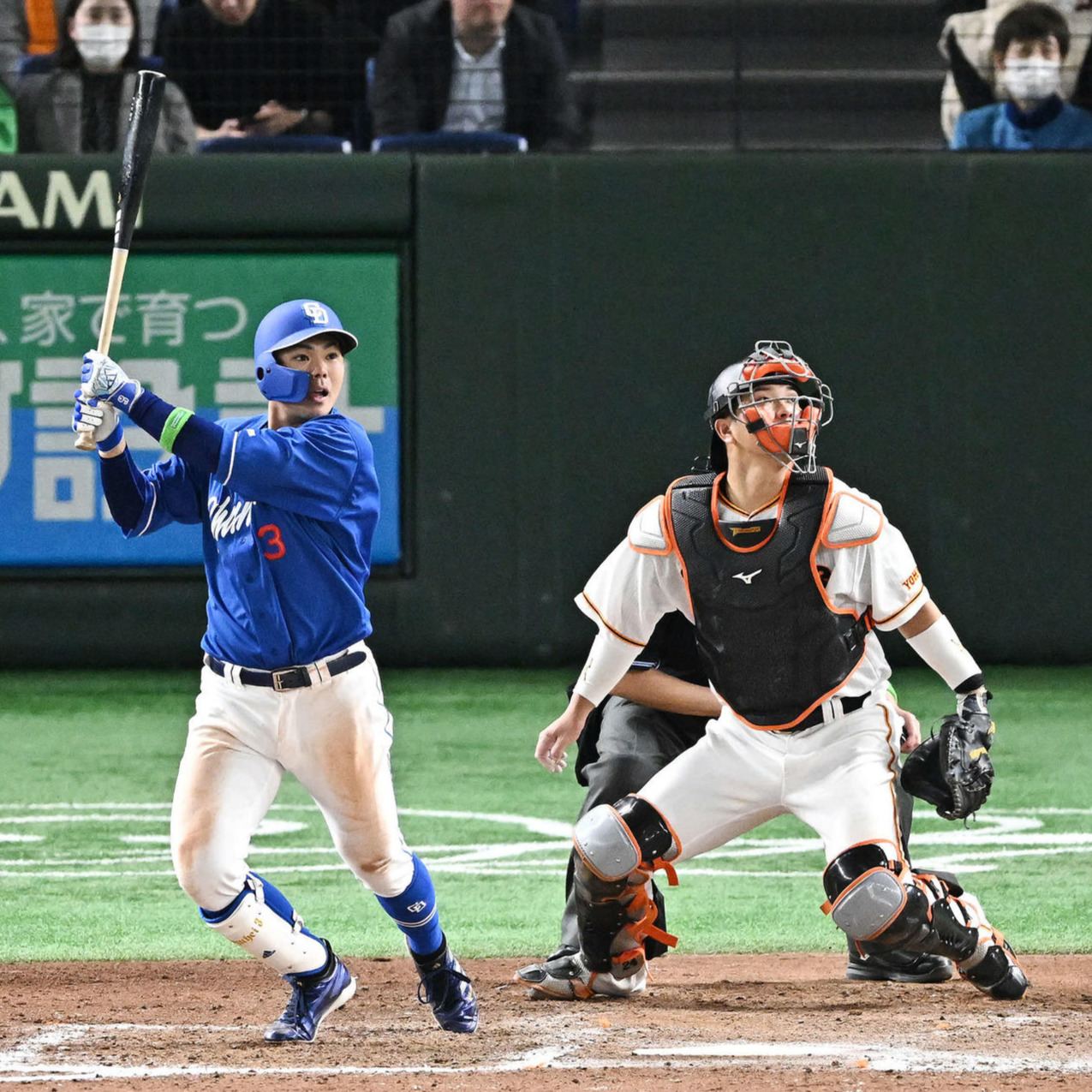巨人対中日　9回表中日1死満塁、高橋周は決勝の左2点適時二塁打を放つ（撮影・滝沢徹郎）