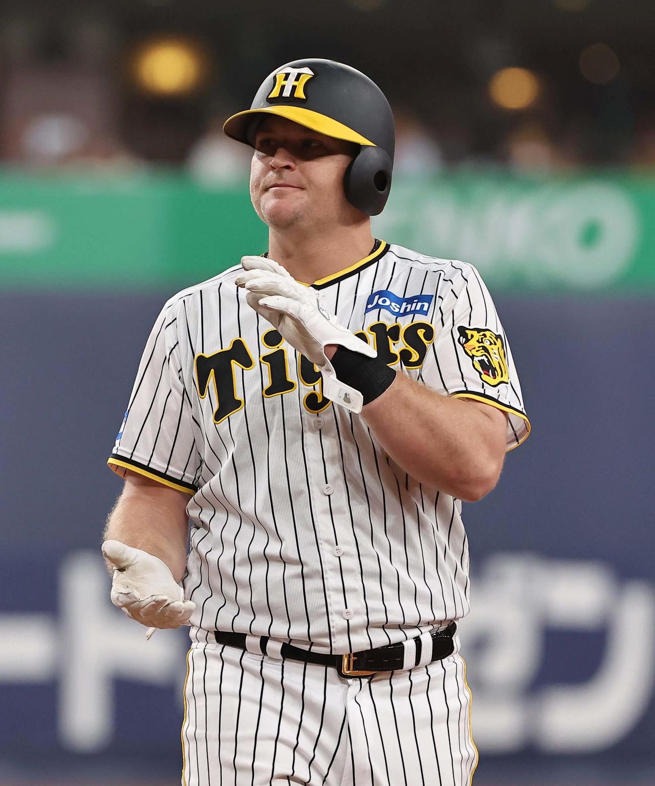 阪神対DeNA 5回裏阪神無死一塁、ノイジーは中前打を放つ（撮影・上田博志）
