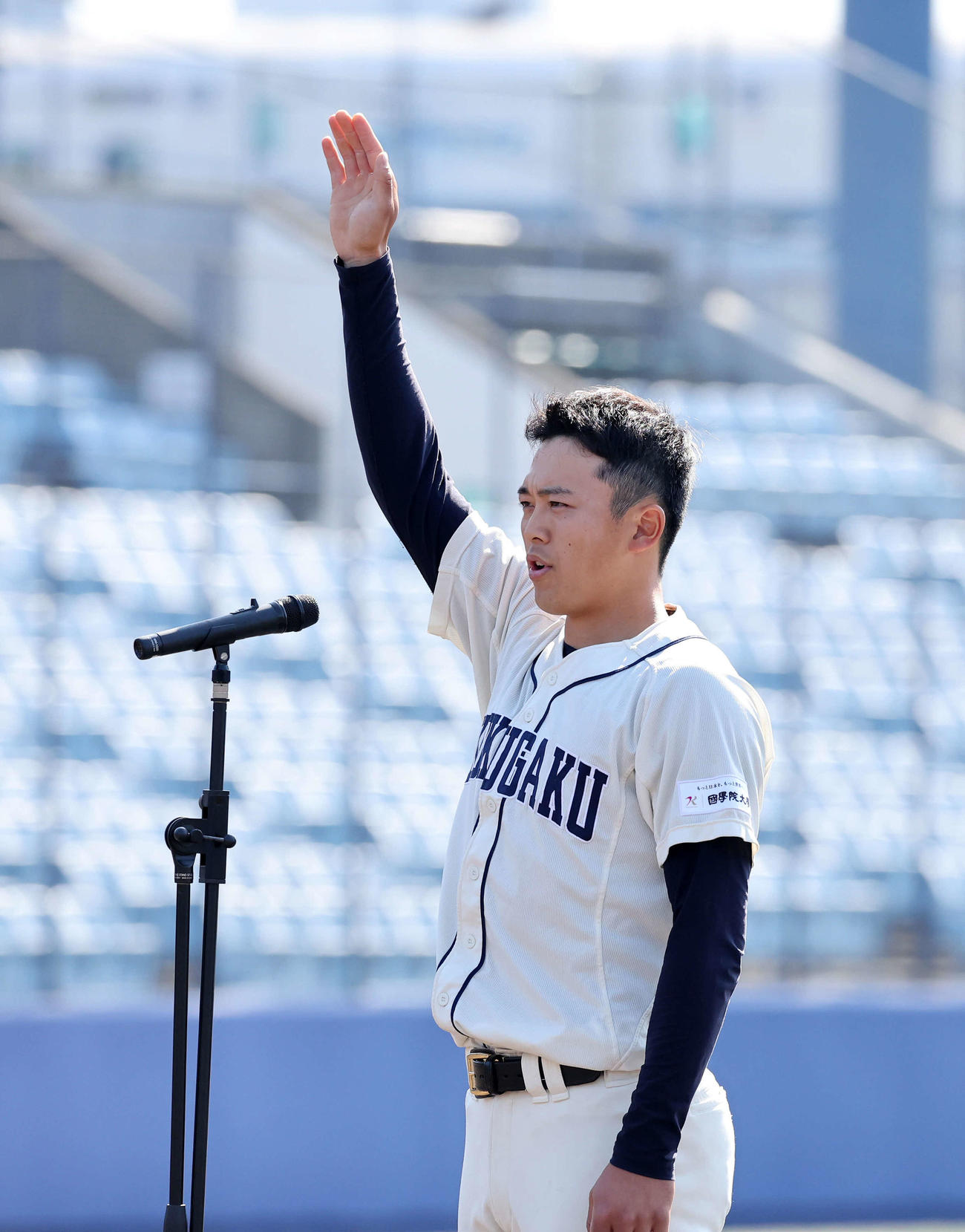 選手宣誓する国学院大・吉川（撮影・鈴木正人）