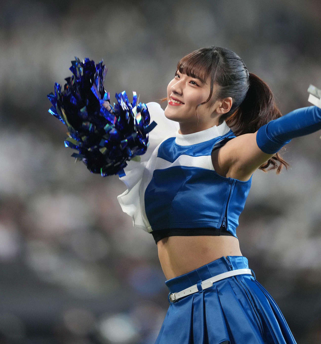 日本ハム対楽天　YMCAを躍るファイターズガール工藤彩音さん（撮影・井上学）