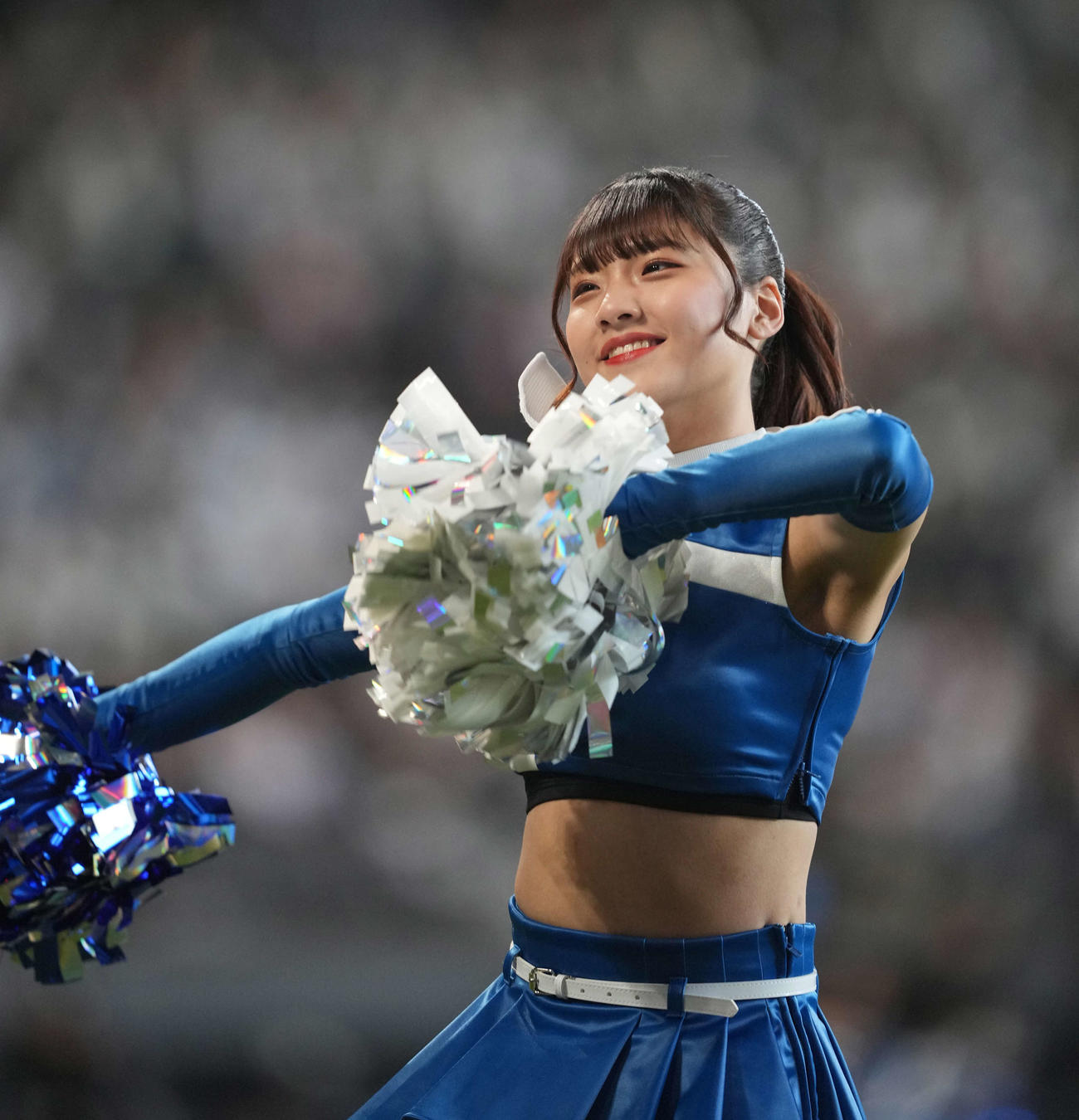 日本ハム対楽天　YMCAを躍るファイターズガール工藤彩音さん（撮影・井上学）