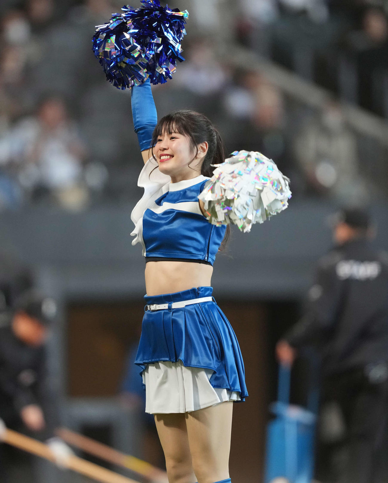 日本ハム対楽天　YMCAを躍るファイターズガール滝谷美夢さん（撮影・井上学）