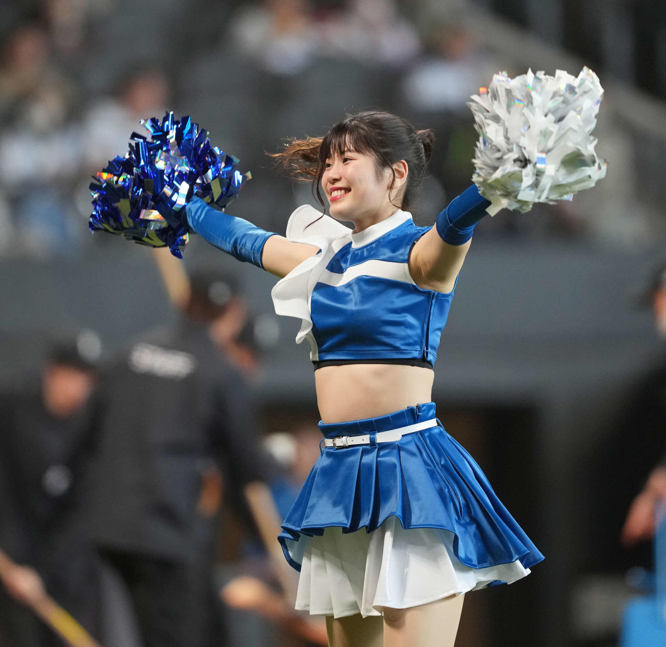 日本ハム対楽天　YMCAを躍るファイターズガール滝谷美夢さん（撮影・井上学）