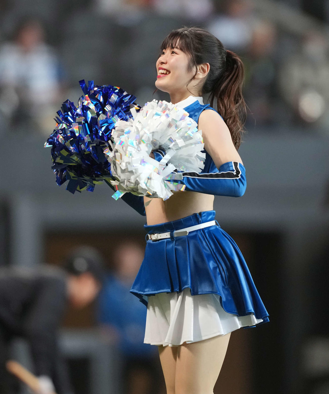 日本ハム対楽天　YMCAを躍るファイターズガール滝谷美夢さん（撮影・井上学）