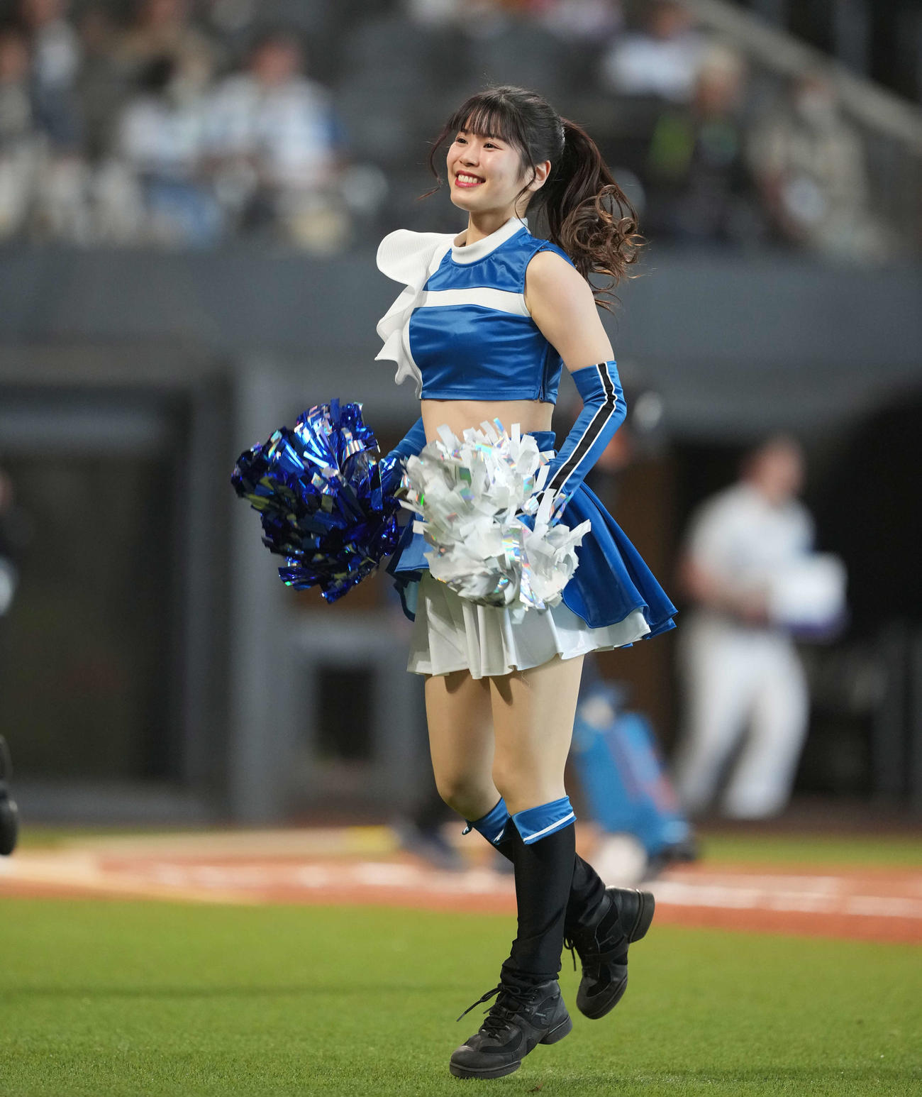 日本ハム対楽天　YMCAを躍るファイターズガール滝谷美夢さん（撮影・井上学）