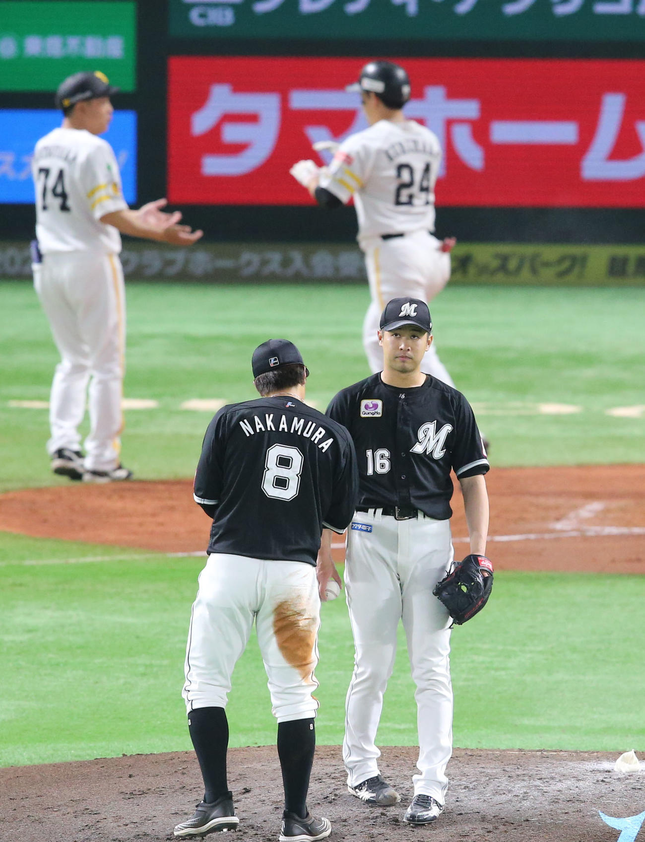 ソフトバンク対ロッテ　4回裏ソフトバンク無死、栗原陵矢に右越え先制本塁打を浴びた種市篤暉（撮影・梅根麻紀）