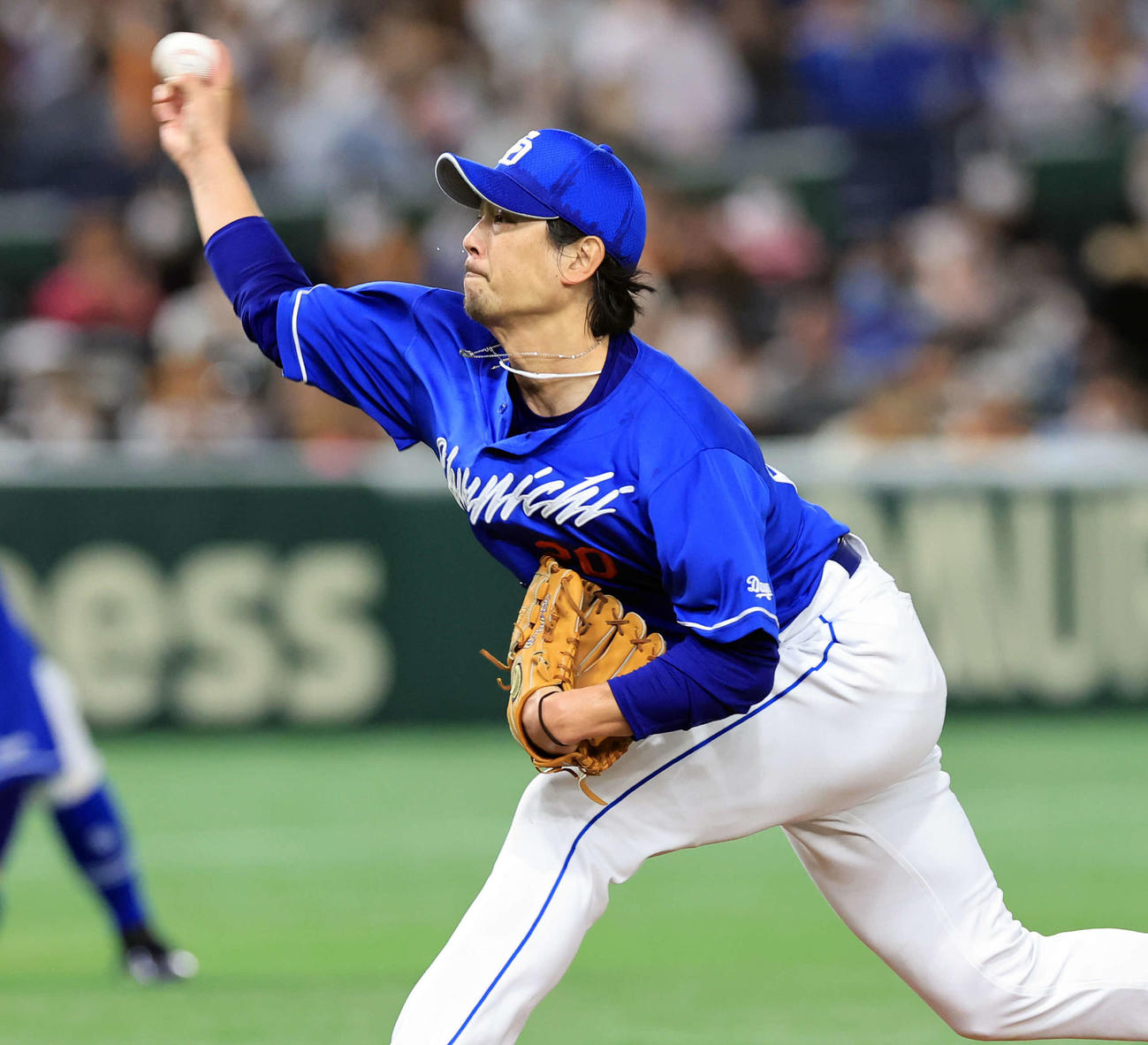 巨人対中日　力投する中日先発の涌井（撮影・浅見桂子）