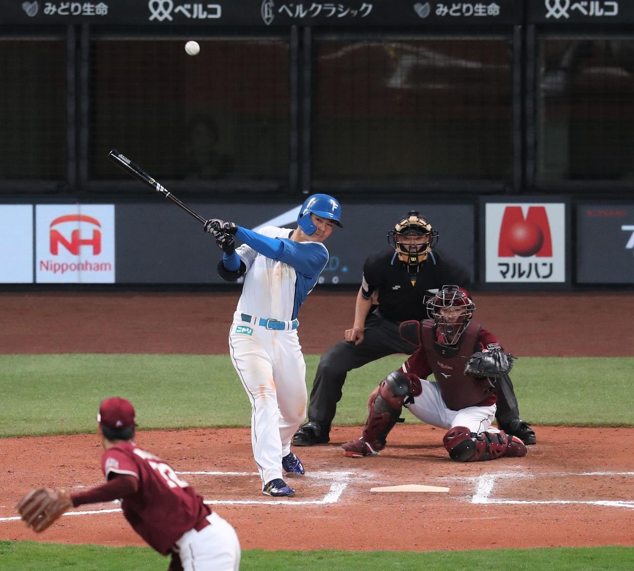 日本ハム対楽天　10回裏日本ハム無死二塁、サヨナラ打を放つ清宮（撮影・黒川智章）
