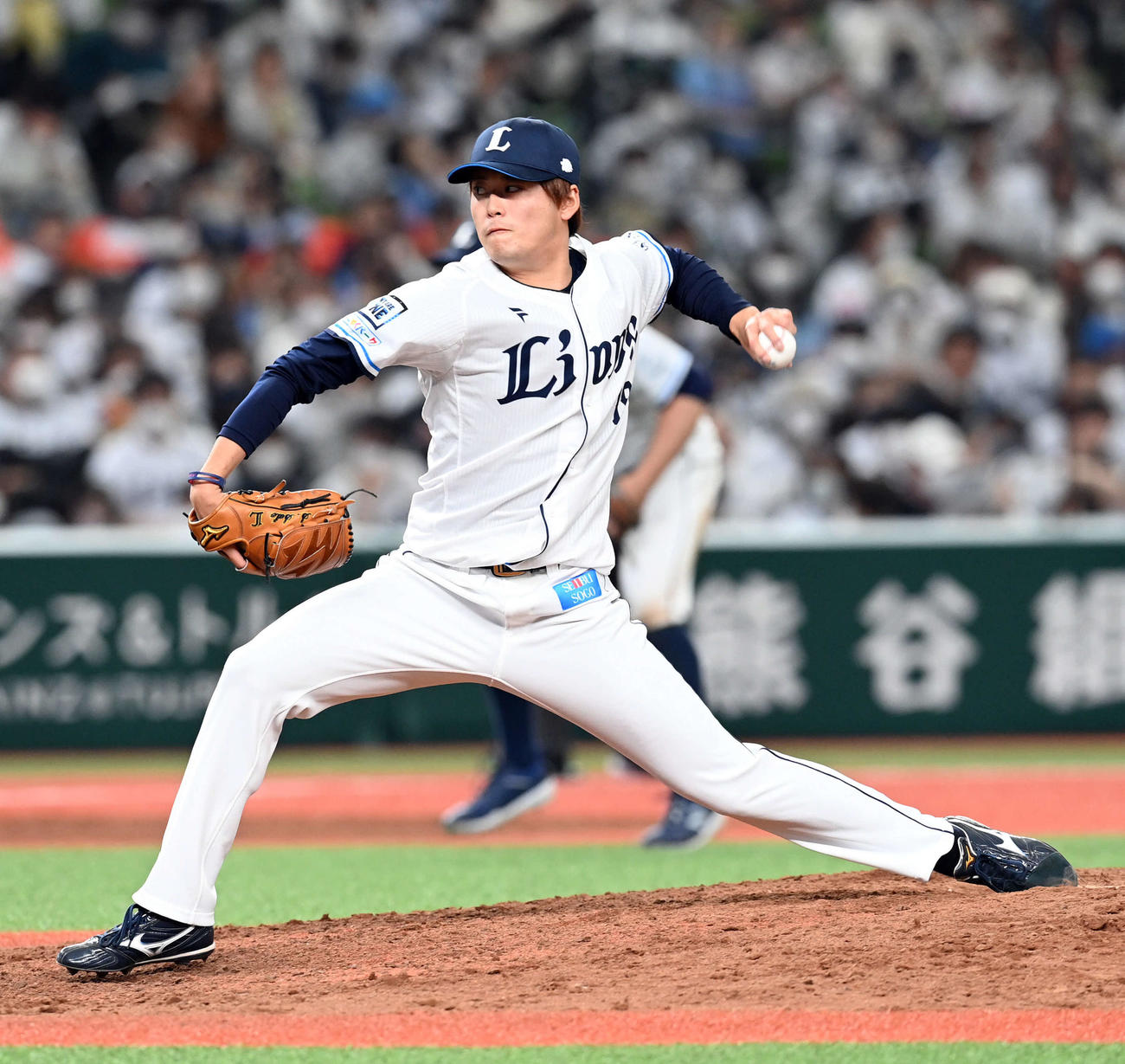 西武対オリックス　7回からマウンドに上がった西武佐藤隼（撮影・たえ見朱実）
