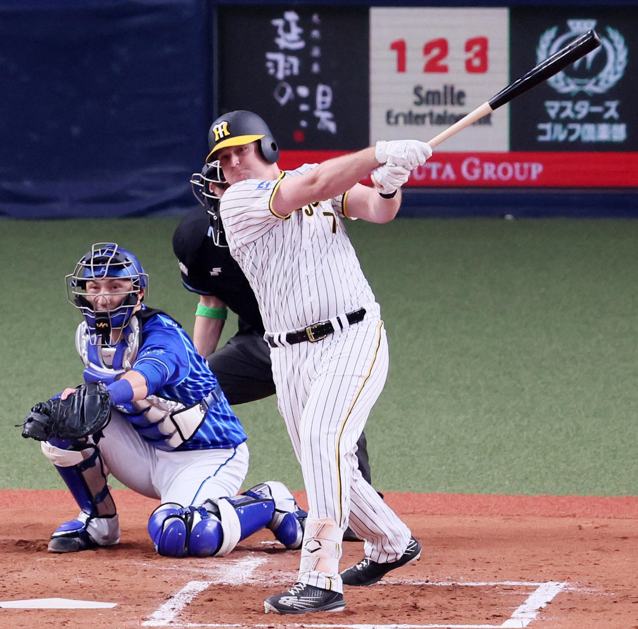 阪神対DeNA 1回裏阪神1死三塁、ノイジーは中前適時打を放ち、初打点を挙げる（撮影・加藤哉）
