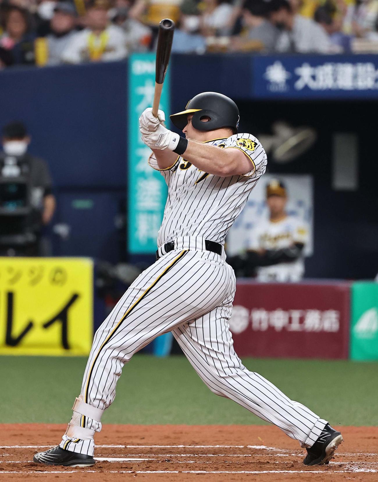 阪神対DeNA 1回裏阪神1死三塁、ノイジーは中前適時打を放ち、初打点を挙げる（撮影・上田博志）