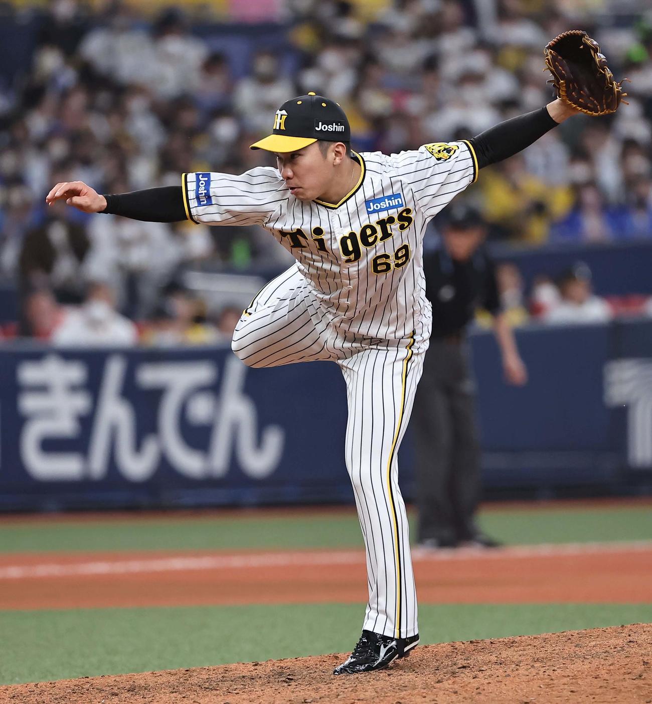 阪神対DeNA　阪神6番手の石井（撮影・上田博志）