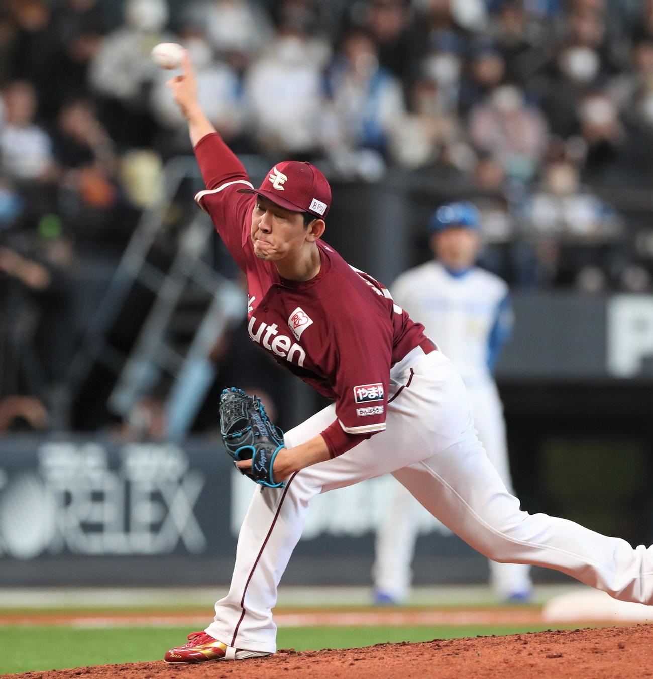 日本ハム対楽天　8回に登板の西口（撮影・黒川智章）