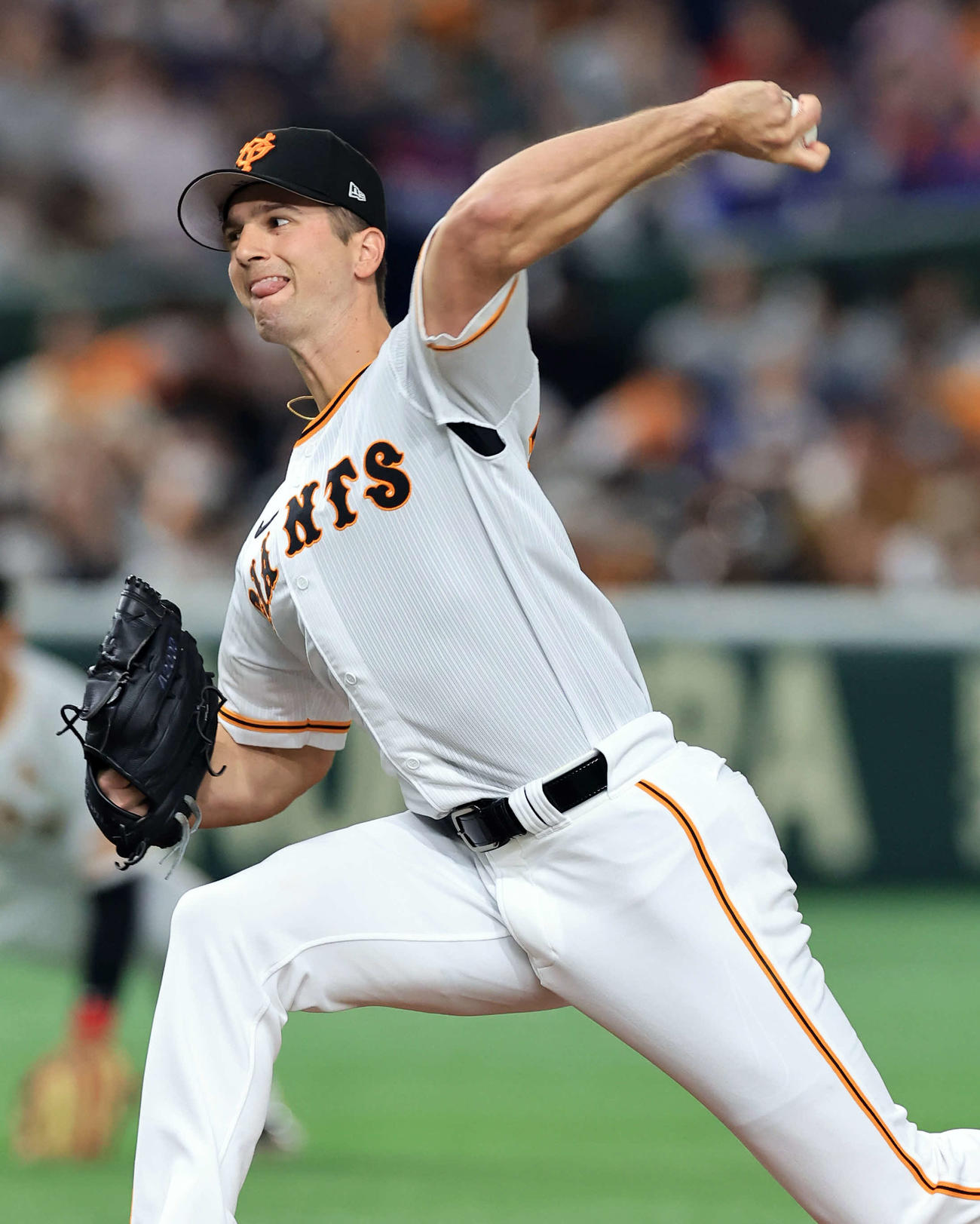 巨人対中日　力投する巨人先発グリフィン（撮影・浅見桂子）