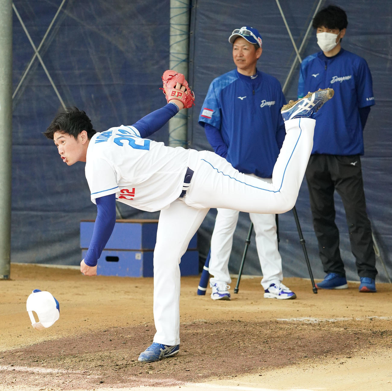 投球練習をする野中（2023年2月7日撮影）