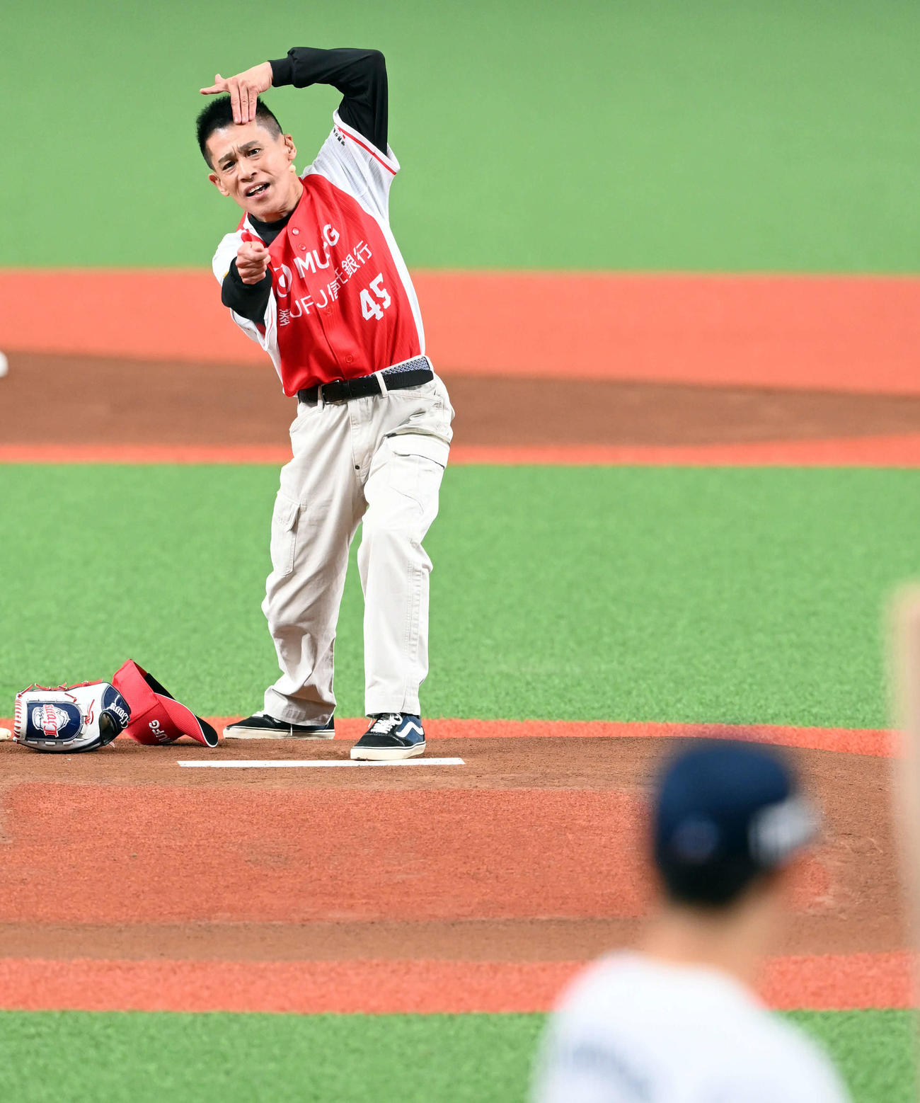 西武対オリックス　オープニングセレモニーに登場し会場を盛り上げる柳沢慎吾（撮影・たえ見朱実）