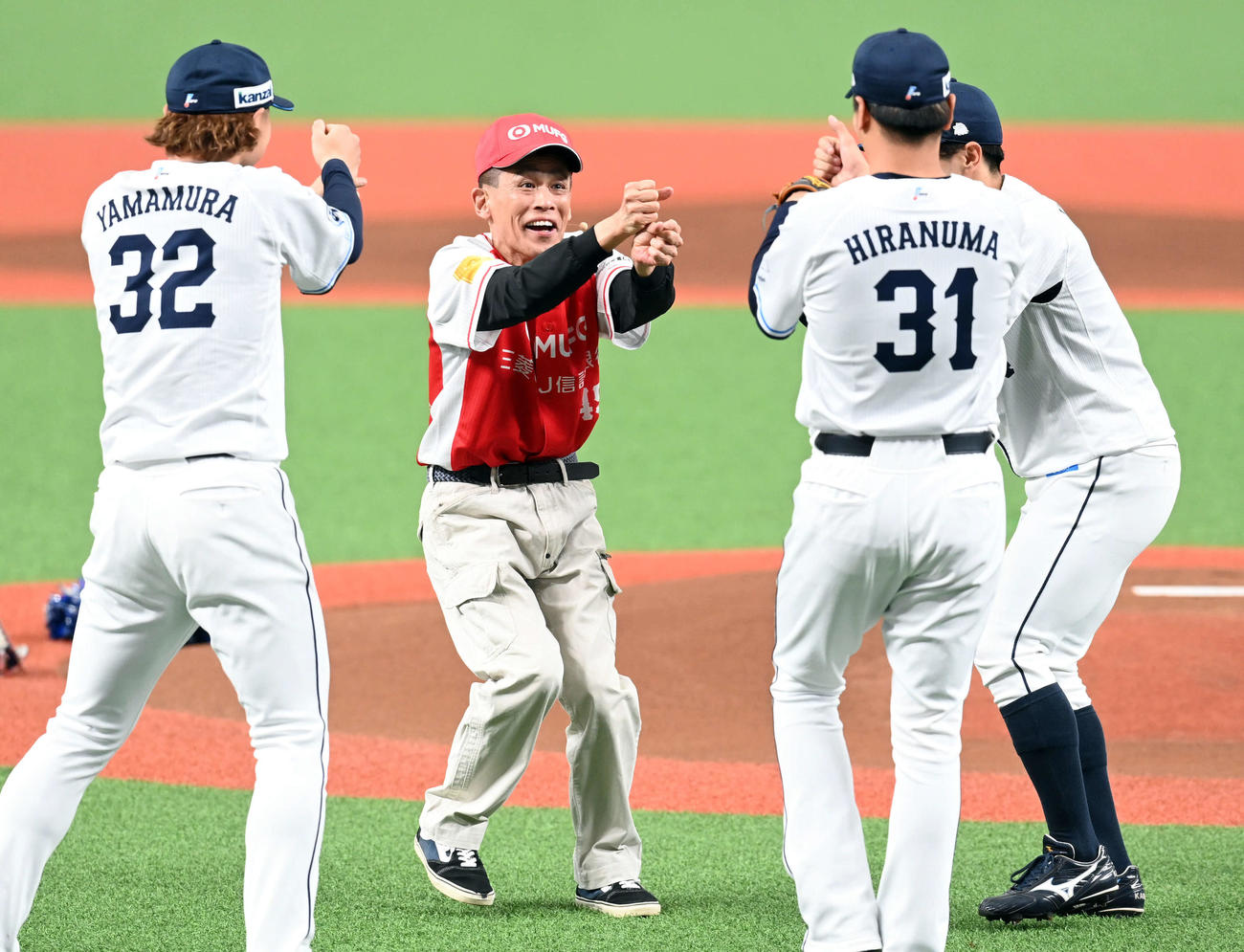 西武対オリックス　ペッパーミル・パフォーマンスも披露した柳沢慎吾（撮影・たえ見朱実）