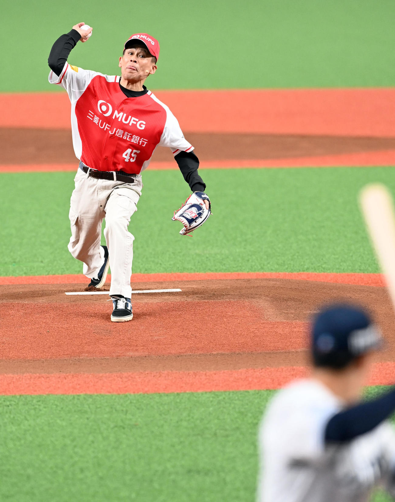 西武対オリックス　始球式を務めた柳沢慎吾（撮影・たえ見朱実）