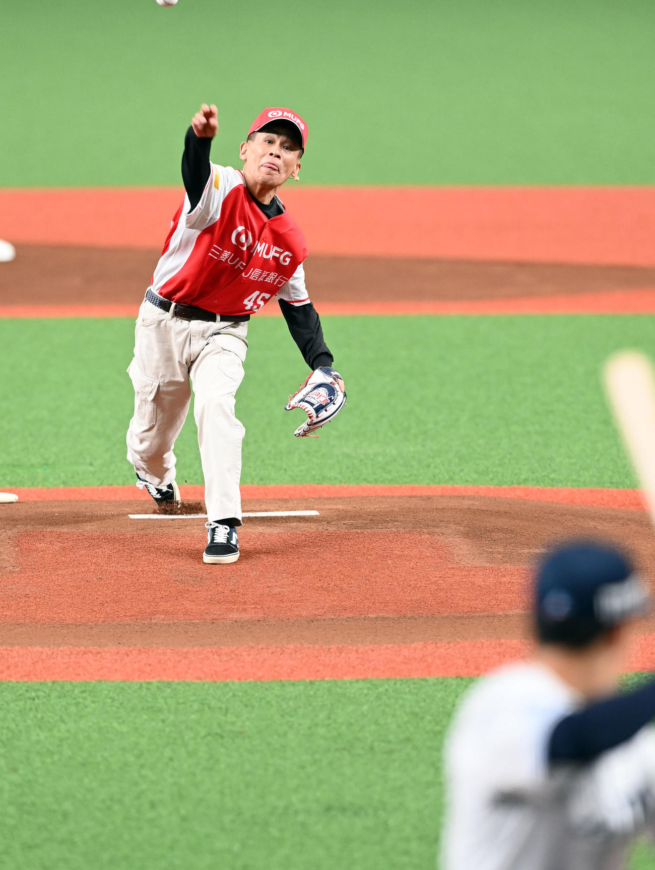 西武対オリックス　始球式を務めた柳沢慎吾（撮影・たえ見朱実）