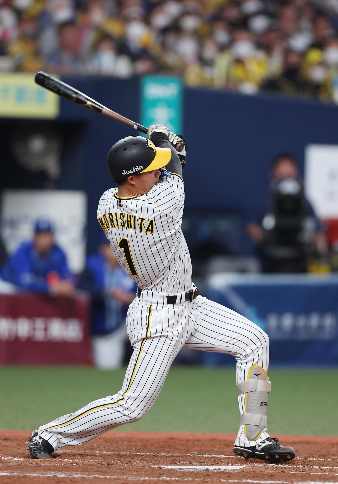 阪神対DeNA 3回裏阪神1死満塁、左前適時打を放つ森下（撮影・前田充）