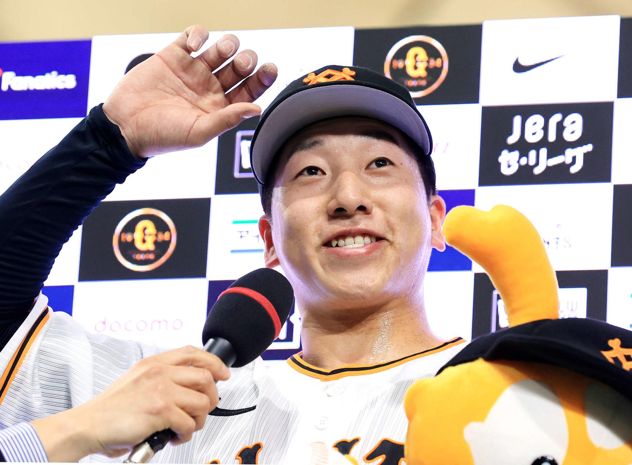 巨人対中日　ヒーローインタビューで笑顔の大勢（撮影・浅見桂子）