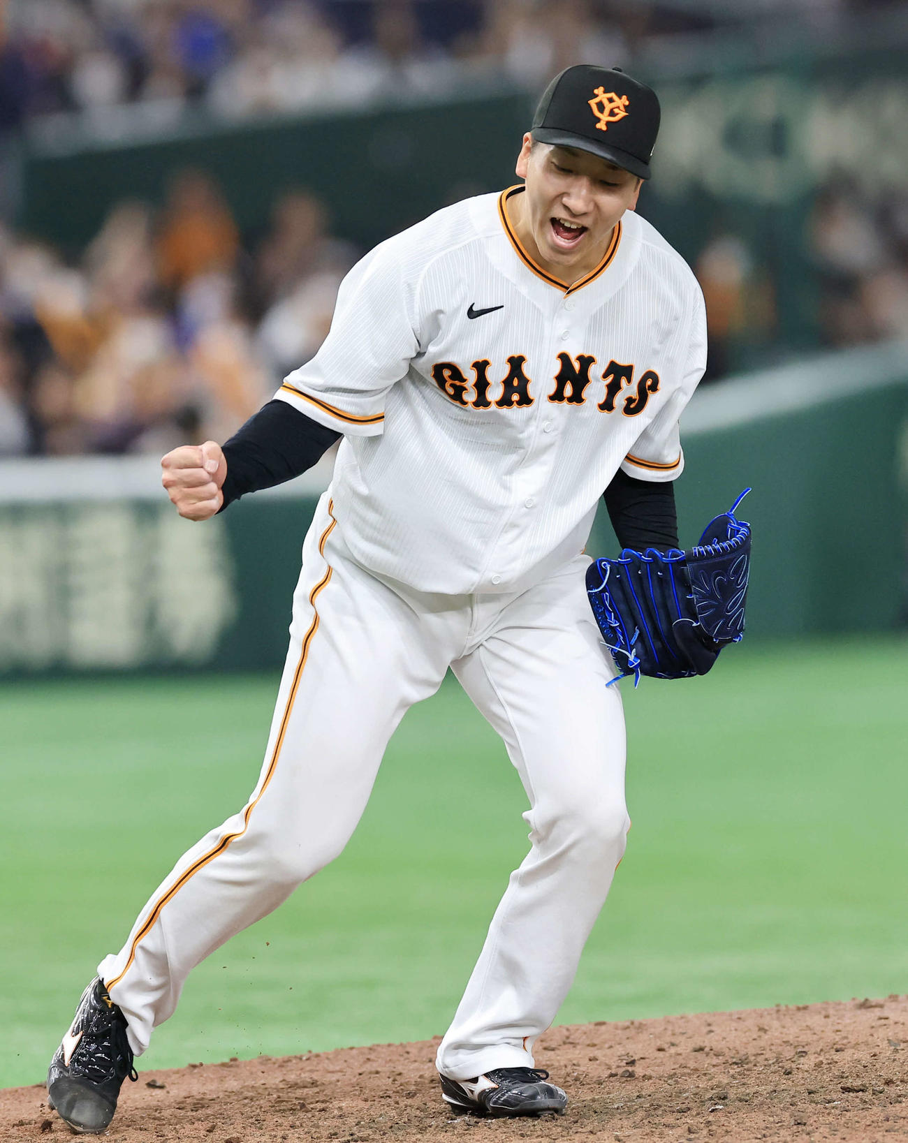 巨人対中日　9回表中日2死、岡林を三振に仕留めた大勢はガッツポーズ（撮影・浅見桂子）