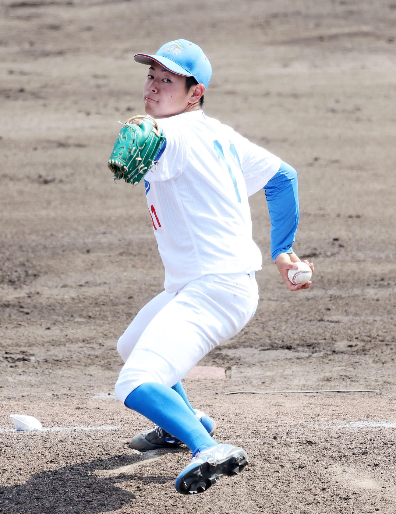 駒大対青学大　力投する青学大先発の下村（撮影・鈴木正人）