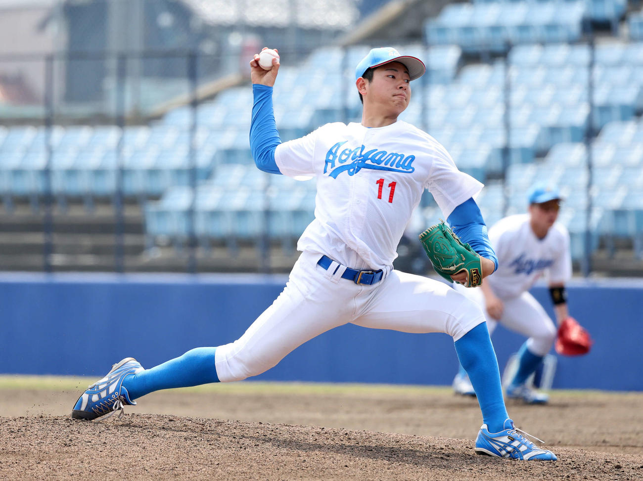 駒大対青学大　力投する青学大先発の下村（撮影・鈴木正人）