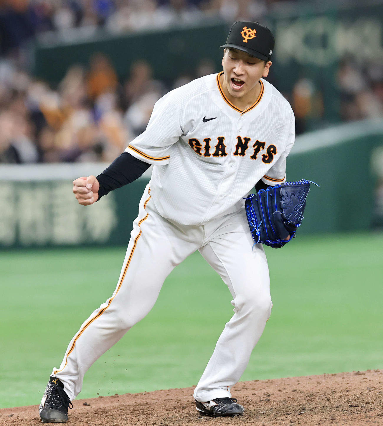 巨人対中日　9回表中日2死、岡林を三振に仕留めた大勢はガッツポーズ（撮影・浅見桂子）
