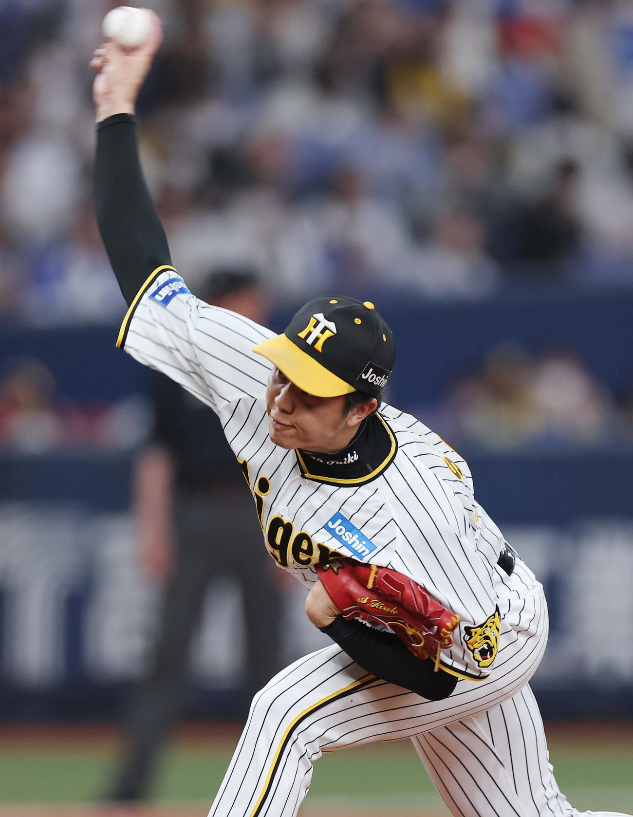 阪神対DeNA　力投する阪神先発の才木（撮影・前田充）